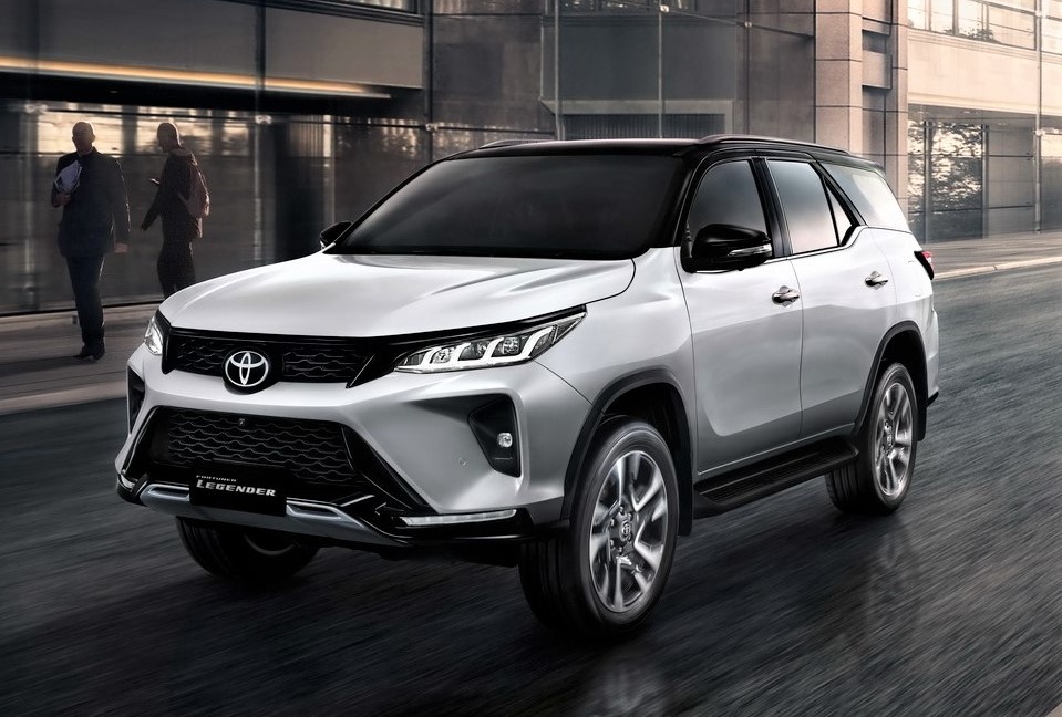 Toyota Fortuner 2021 ra mat - thiet ke ham ho, gia tang suc manh hinh anh