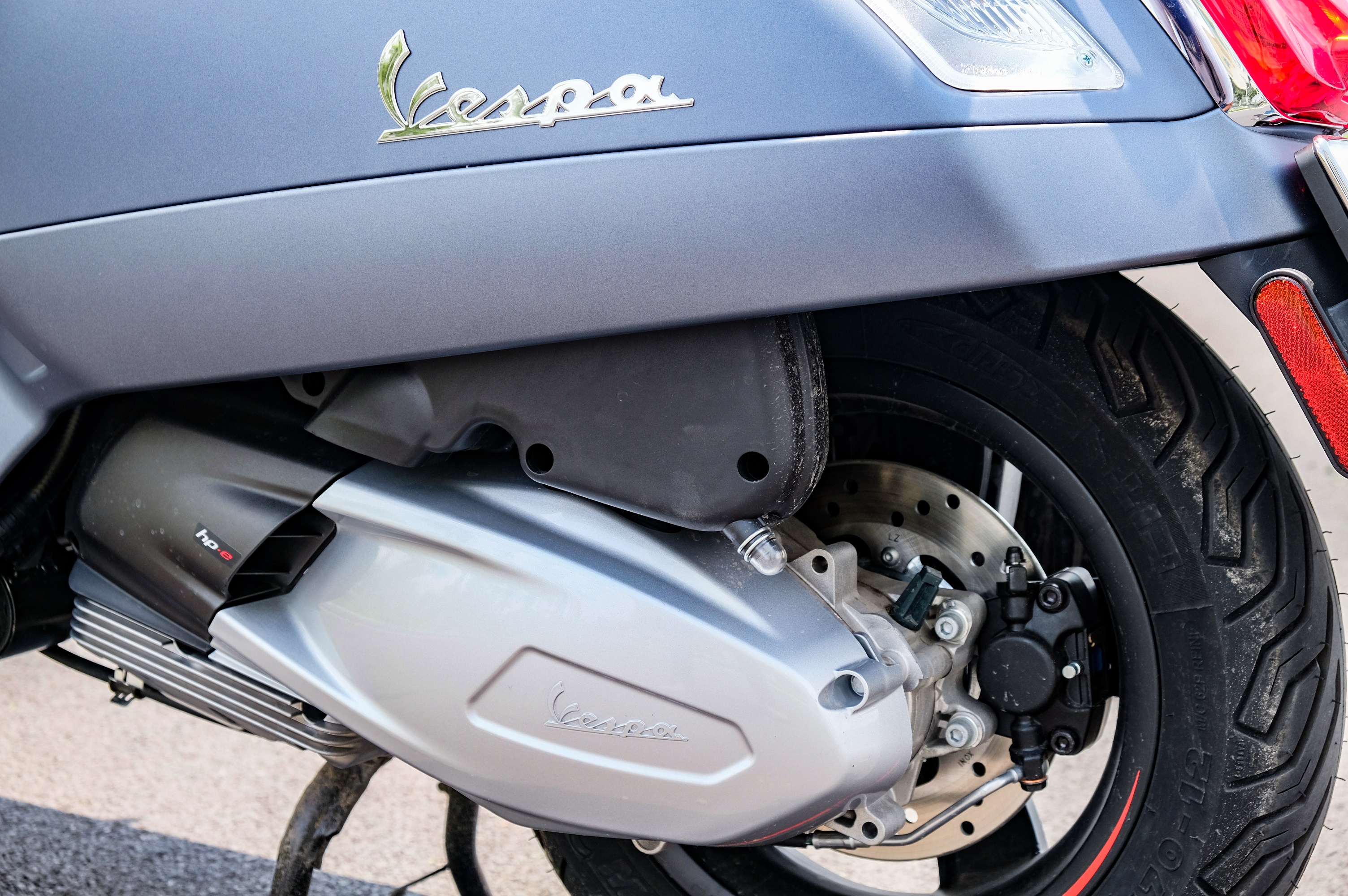 Vespa Sei Giorni II có gì hơn GTS Super Tech 300? ảnh 19 Vespa Sei Giorni II co gi hon GTS Super Tech 300? anh 19
