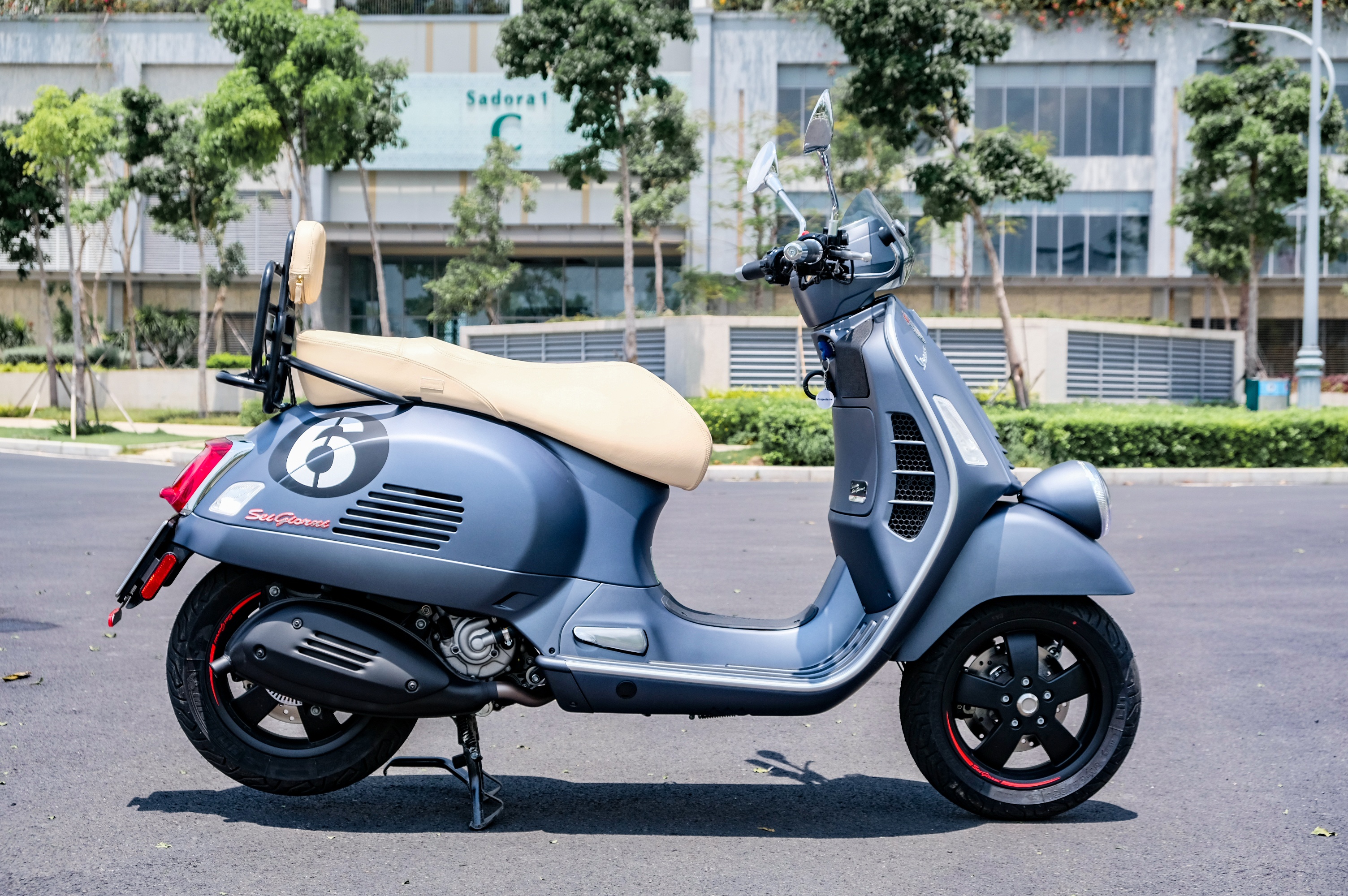 Vespa Sei Giorni II có gì hơn GTS Super Tech 300? ảnh 3 Vespa Sei Giorni II co gi hon GTS Super Tech 300? anh 3