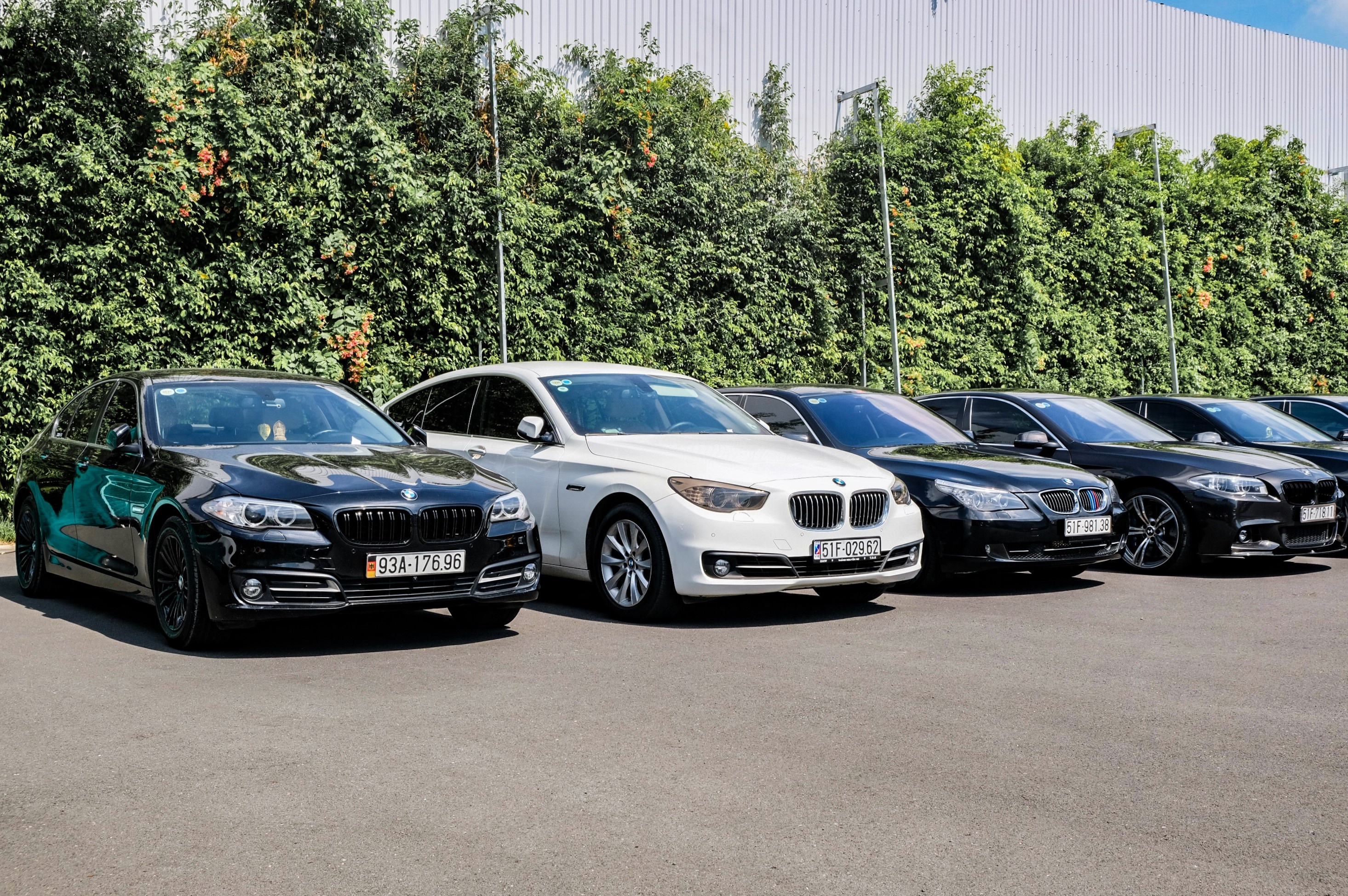 Hang chuc chiec BMW tu hop anh 1