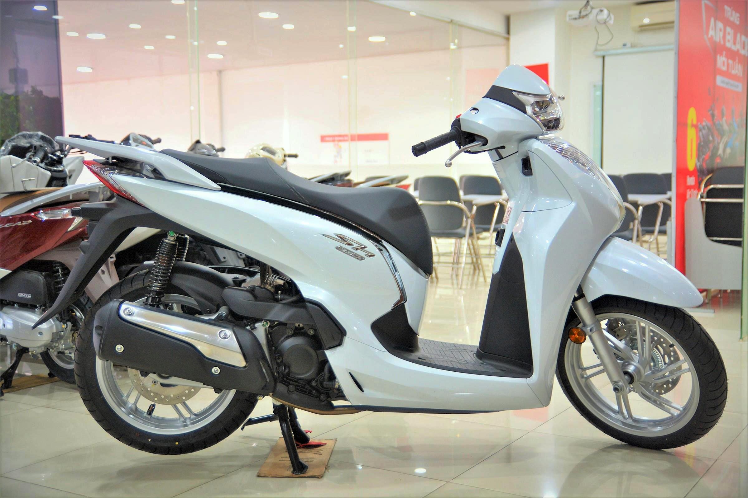 Vespa Sei Giorni II có đủ sức đe dọa Honda SH 300i ảnh 4 Vespa Sei Giorni II co du suc de doa Honda SH 300i anh 4
