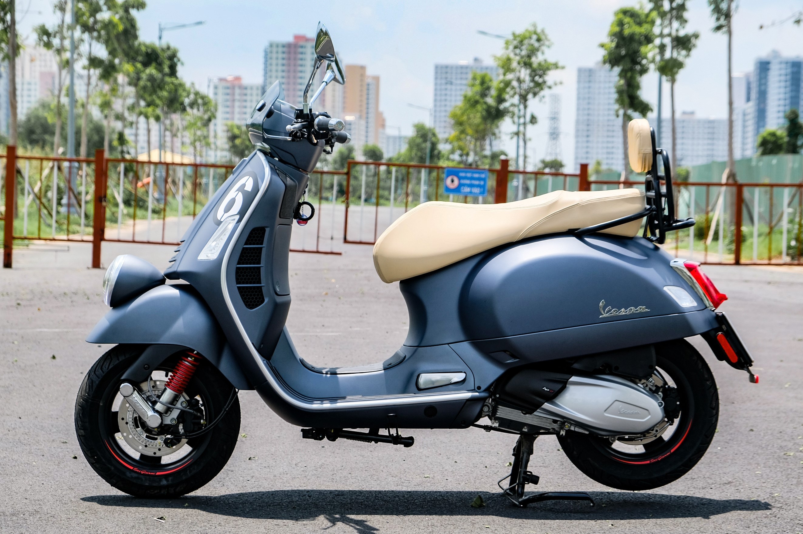 Vespa Sei Giorni II có đủ sức đe dọa Honda SH 300i ảnh 3 Vespa Sei Giorni II co du suc de doa Honda SH 300i anh 3