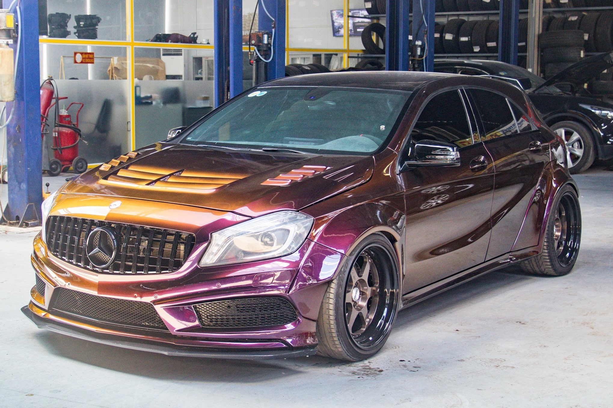 Mercedes-AMG A 45 do mau son sieu xe trieu do McLaren Senna tai TP.HCM hinh anh