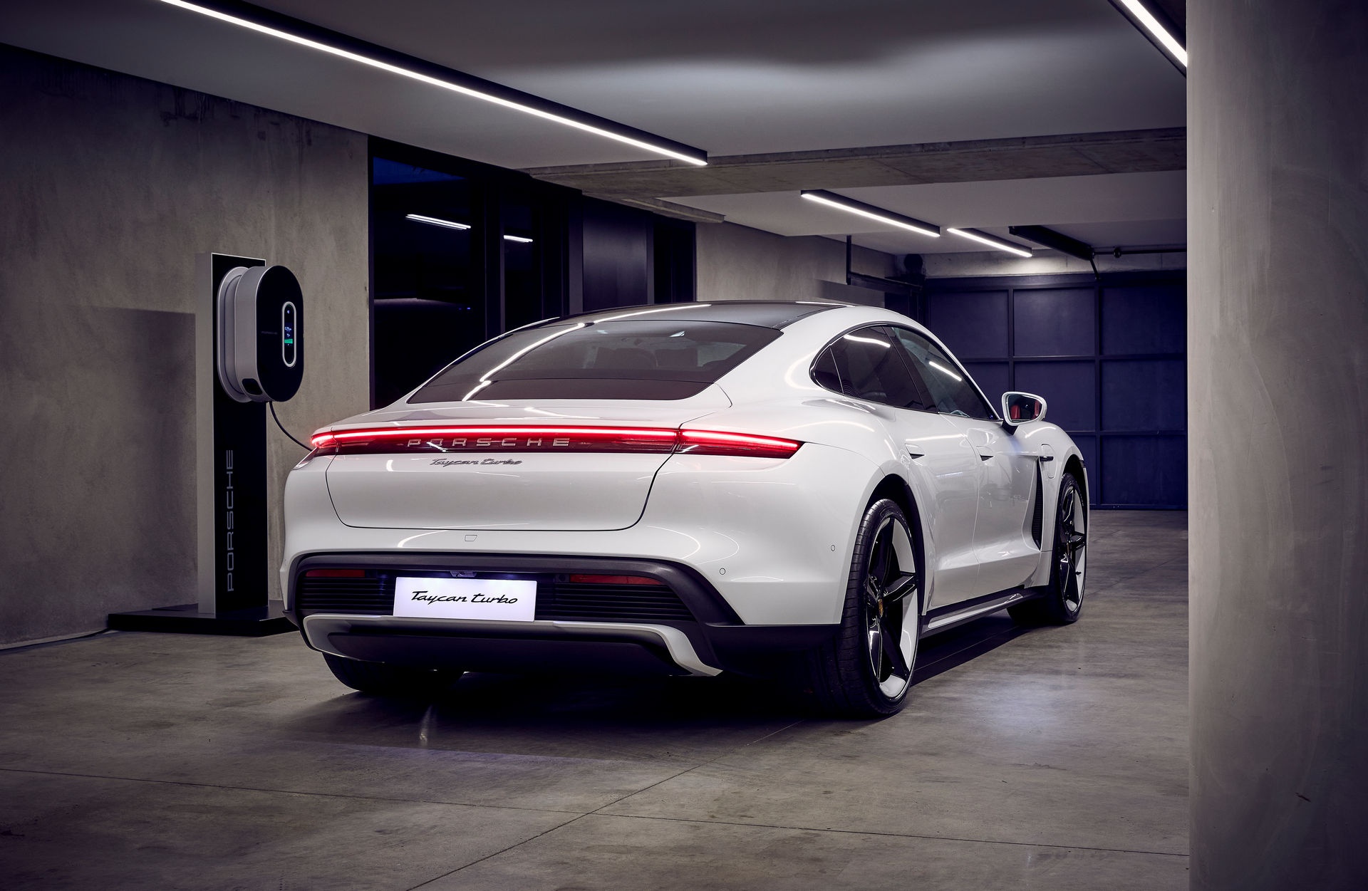 Porsche Taycan ra mắt tại Australia ảnh 2 Porsche Taycan ra mat tai Australia anh 2