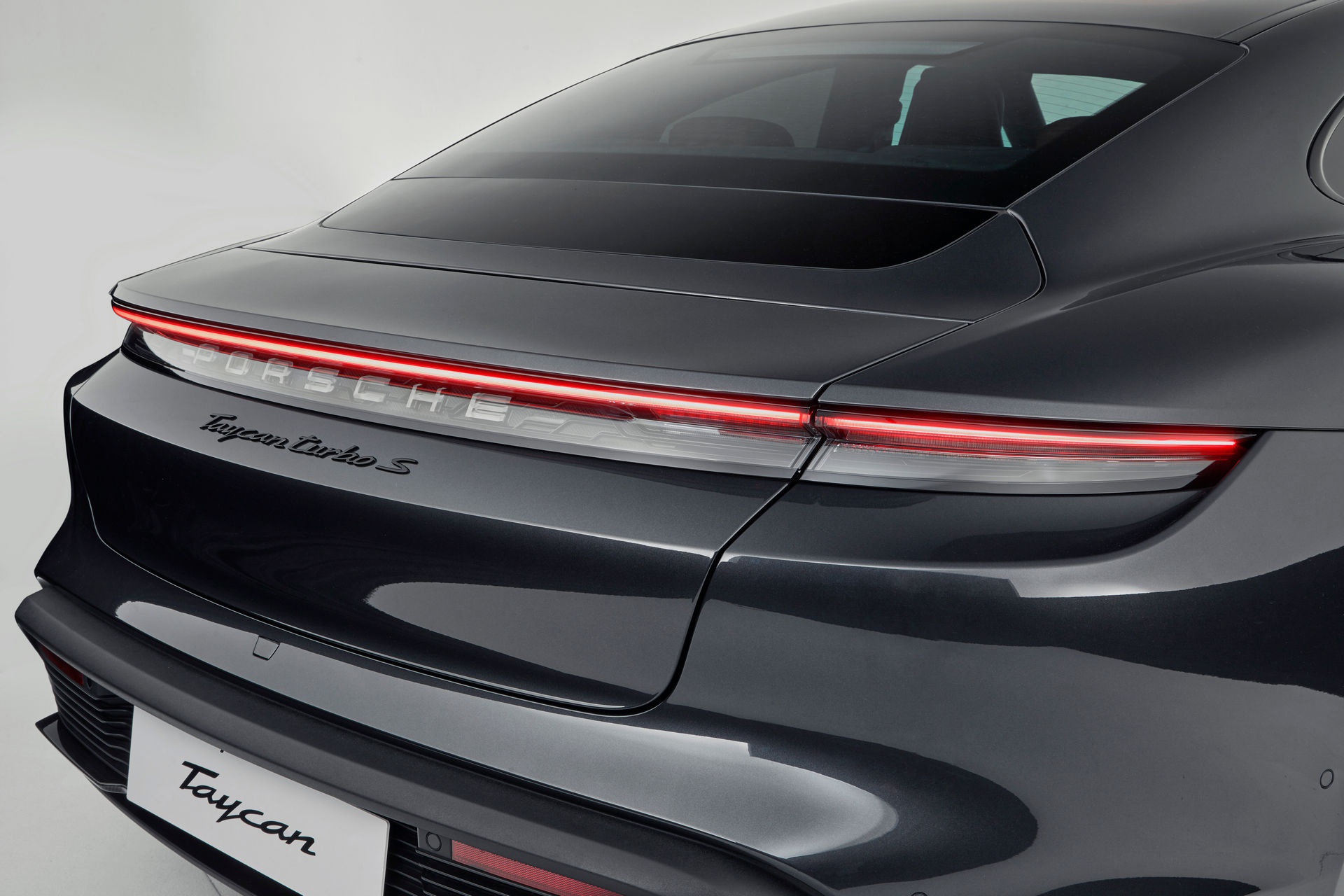 Porsche Taycan ra mắt tại Australia ảnh 5 Porsche Taycan ra mat tai Australia anh 5