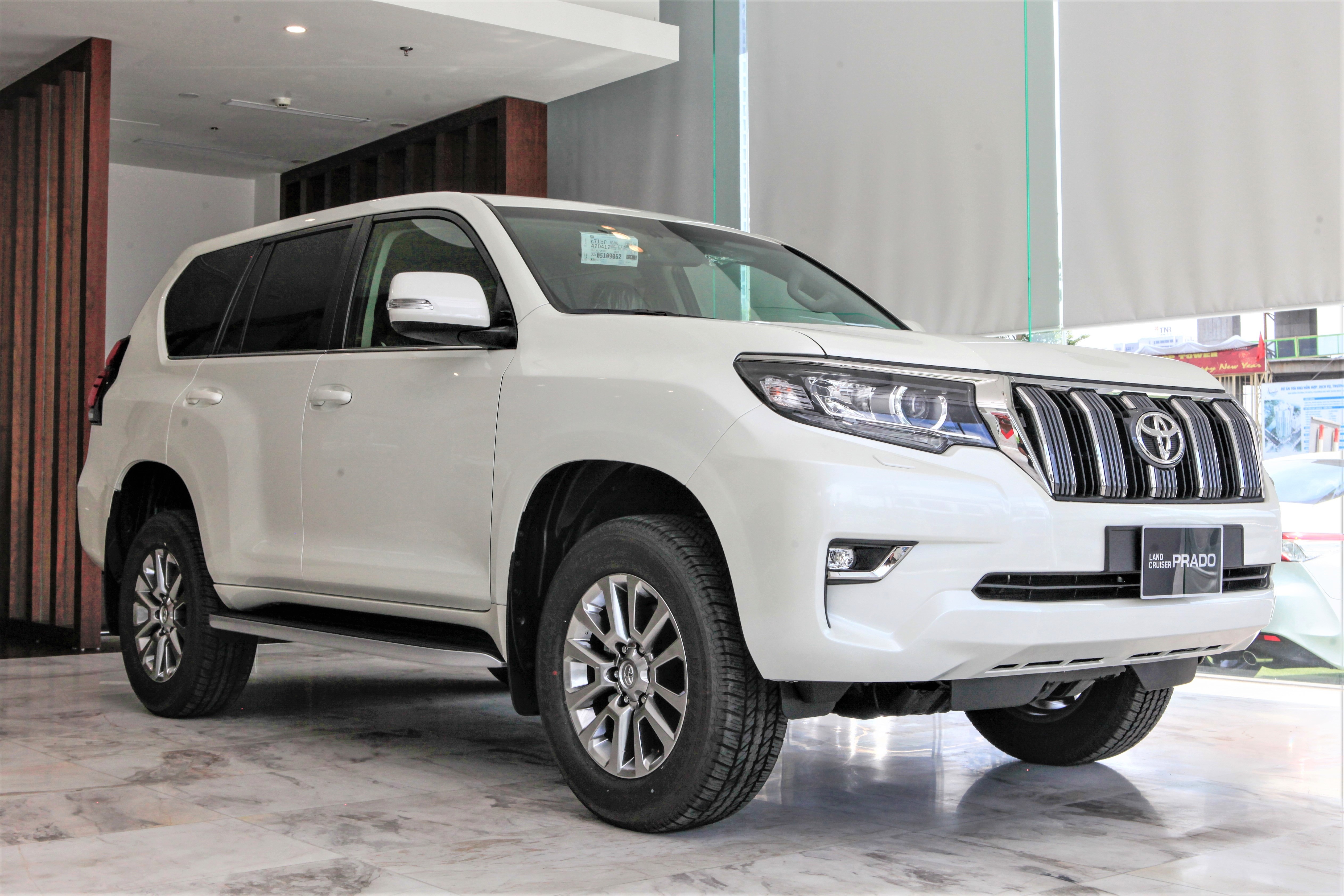 Chi tiet Toyota Land Cruiser Prado 2020 gia 2,379 ty dong tai Viet Nam hinh anh