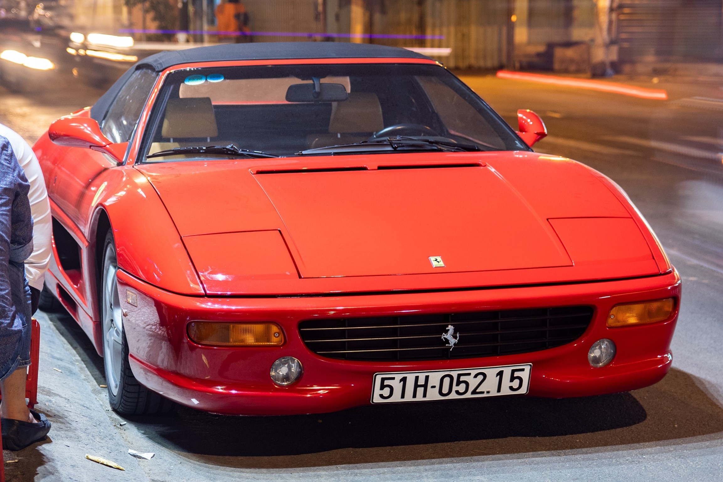 Chi tiet sieu xe Ferrari 355 F1 Spider hon 20 nam tuoi tai TP.HCM hinh anh