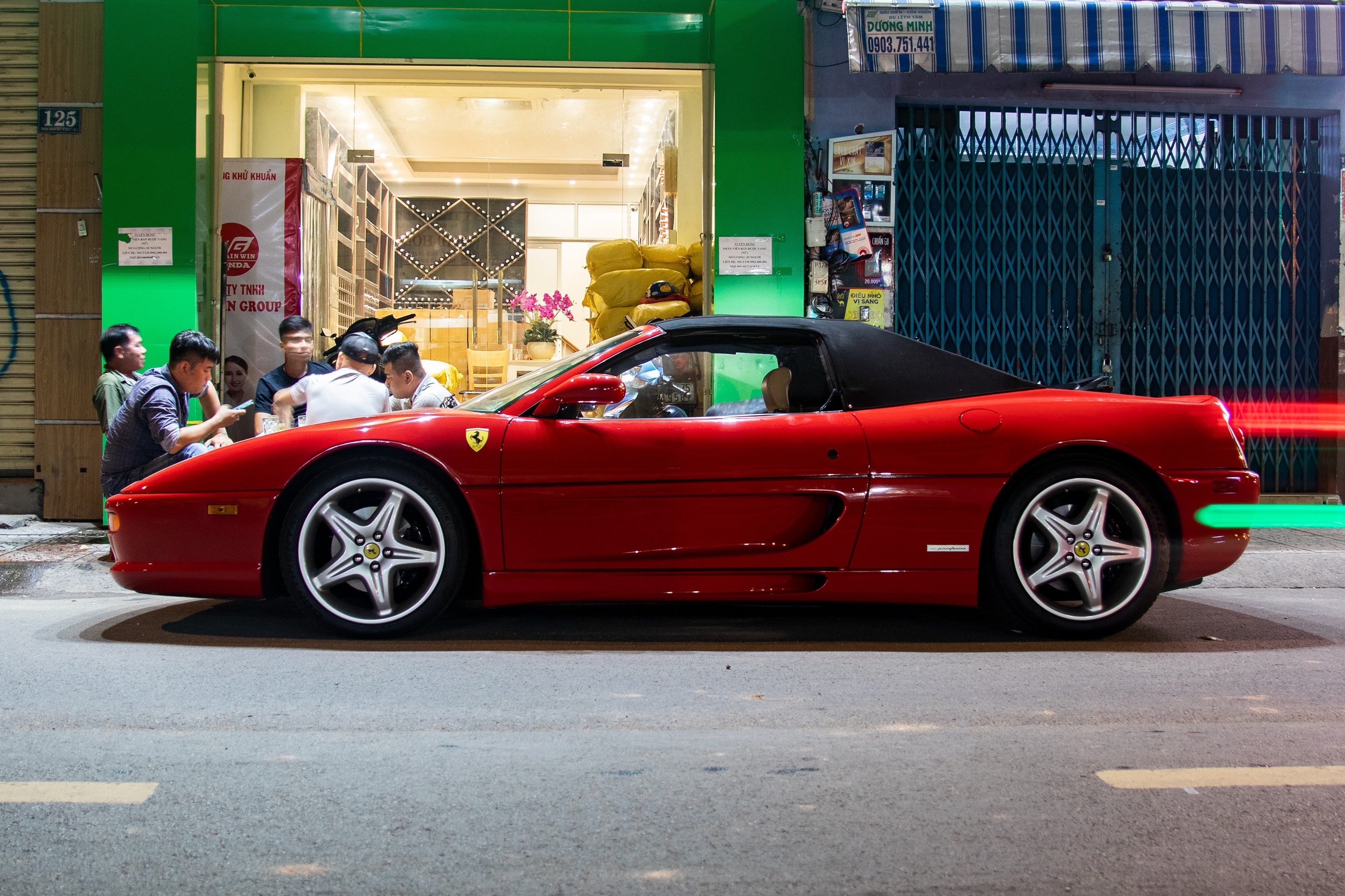 siêu xe Ferrari 355 F1 Spider hơn 20 năm tuổi ảnh 4 sieu xe Ferrari 355 F1 Spider hon 20 nam tuoi anh 4