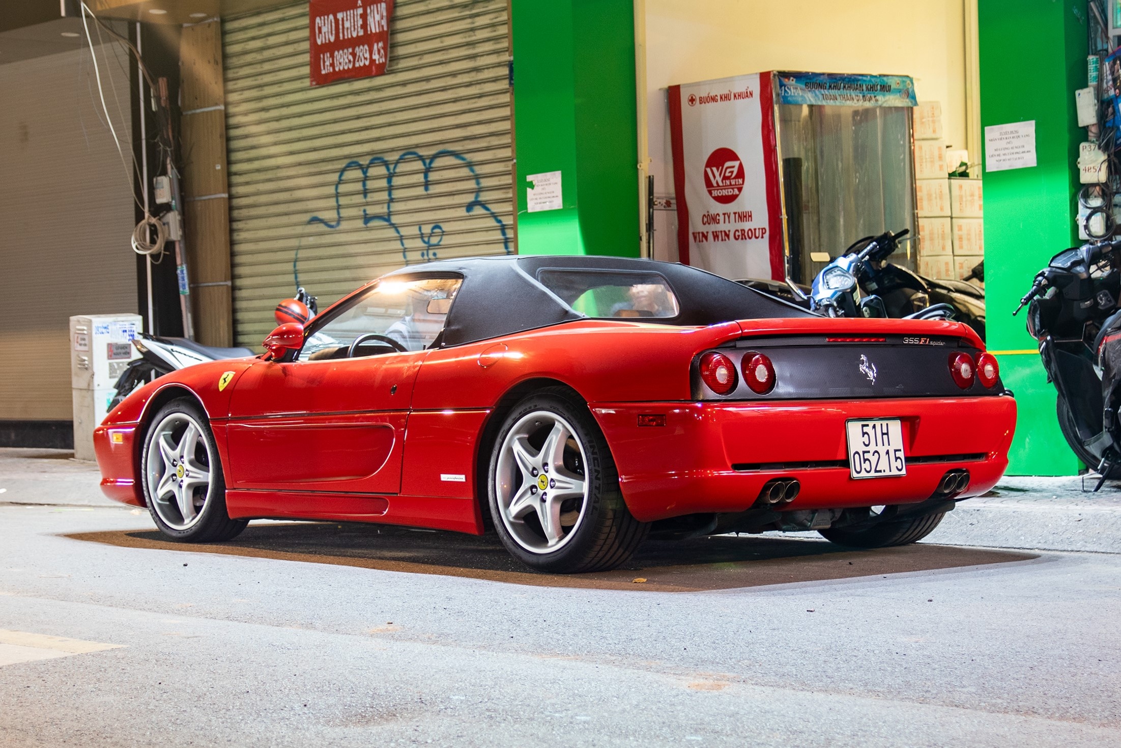 siêu xe Ferrari 355 F1 Spider hơn 20 năm tuổi ảnh 2 sieu xe Ferrari 355 F1 Spider hon 20 nam tuoi anh 2