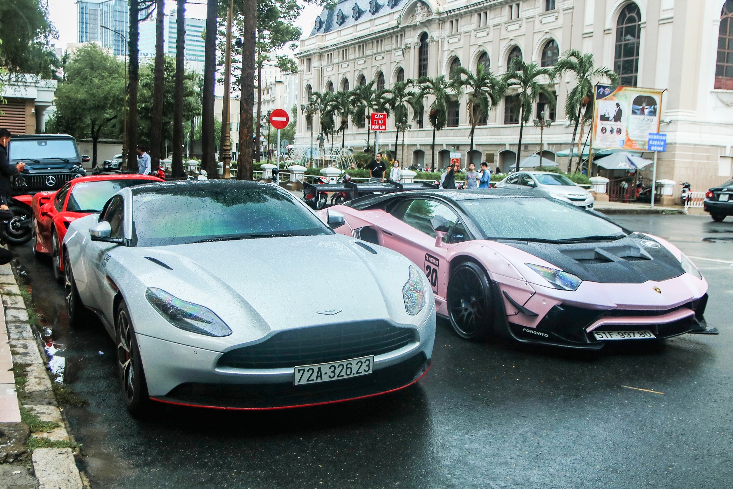 Ferrari F8 Tributo dau tien VN tu hop cung dan sieu xe tai TP.HCM hinh anh