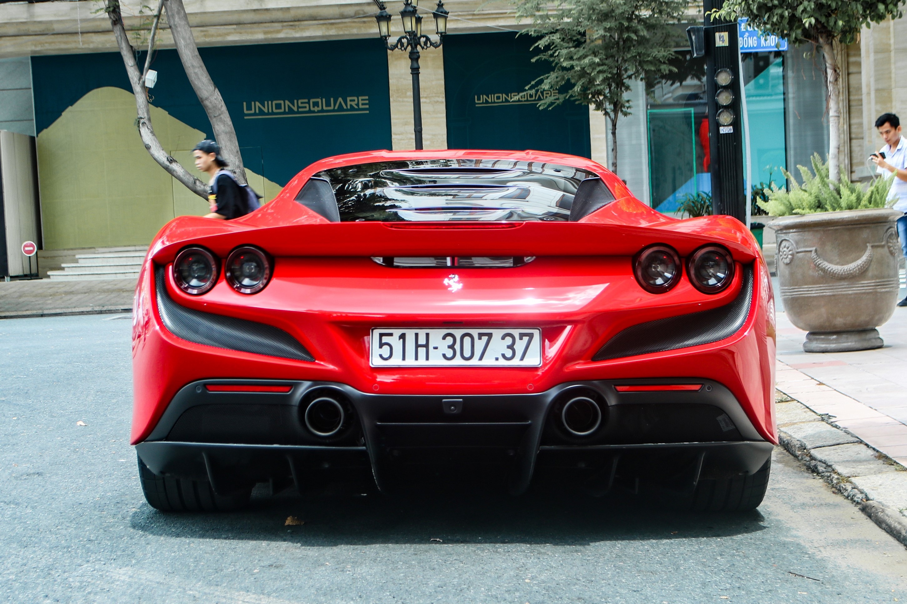 Chi tiet Ferrari F8 Tributo dau tien Viet Nam anh 10