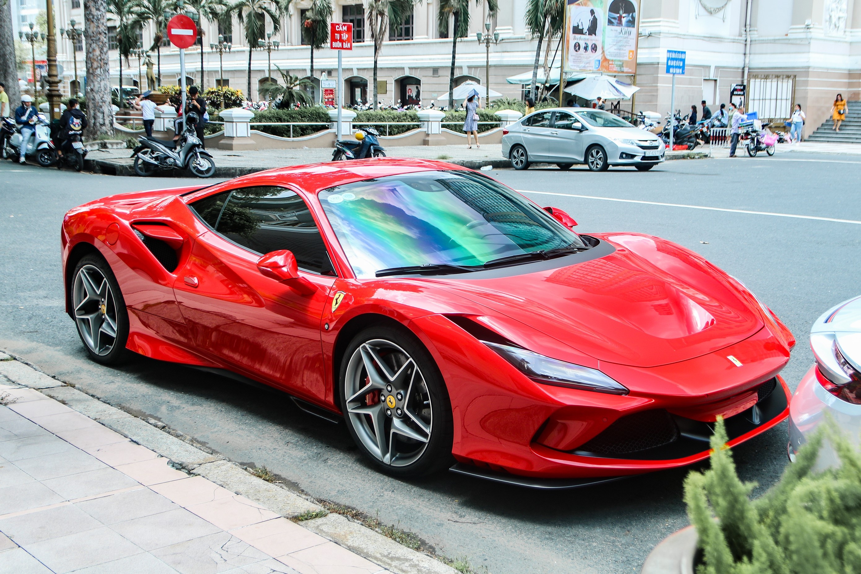 Chi tiet Ferrari F8 Tributo dau tien Viet Nam anh 4