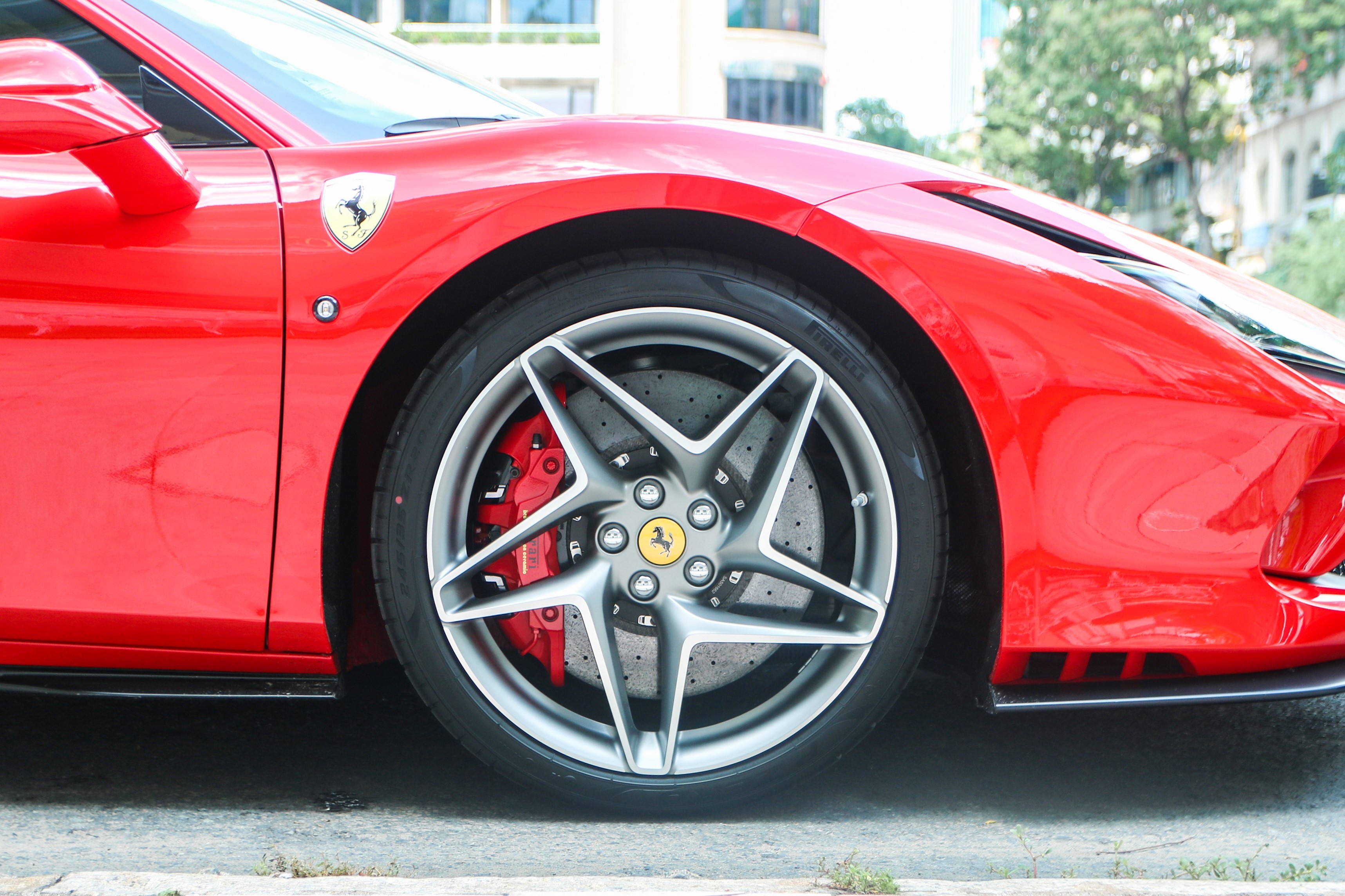 Chi tiet Ferrari F8 Tributo dau tien Viet Nam anh 8