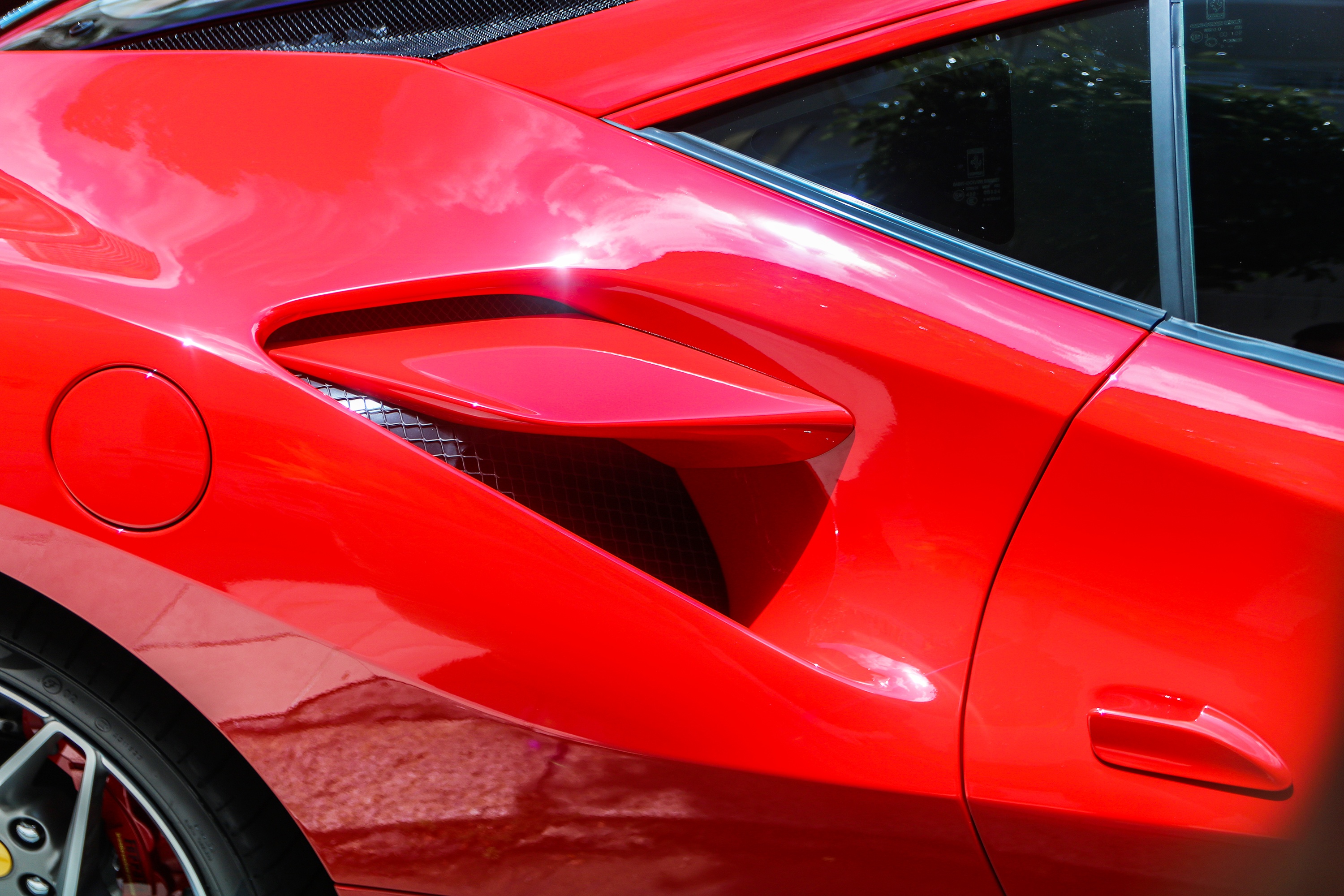 Chi tiet Ferrari F8 Tributo dau tien Viet Nam anh 5