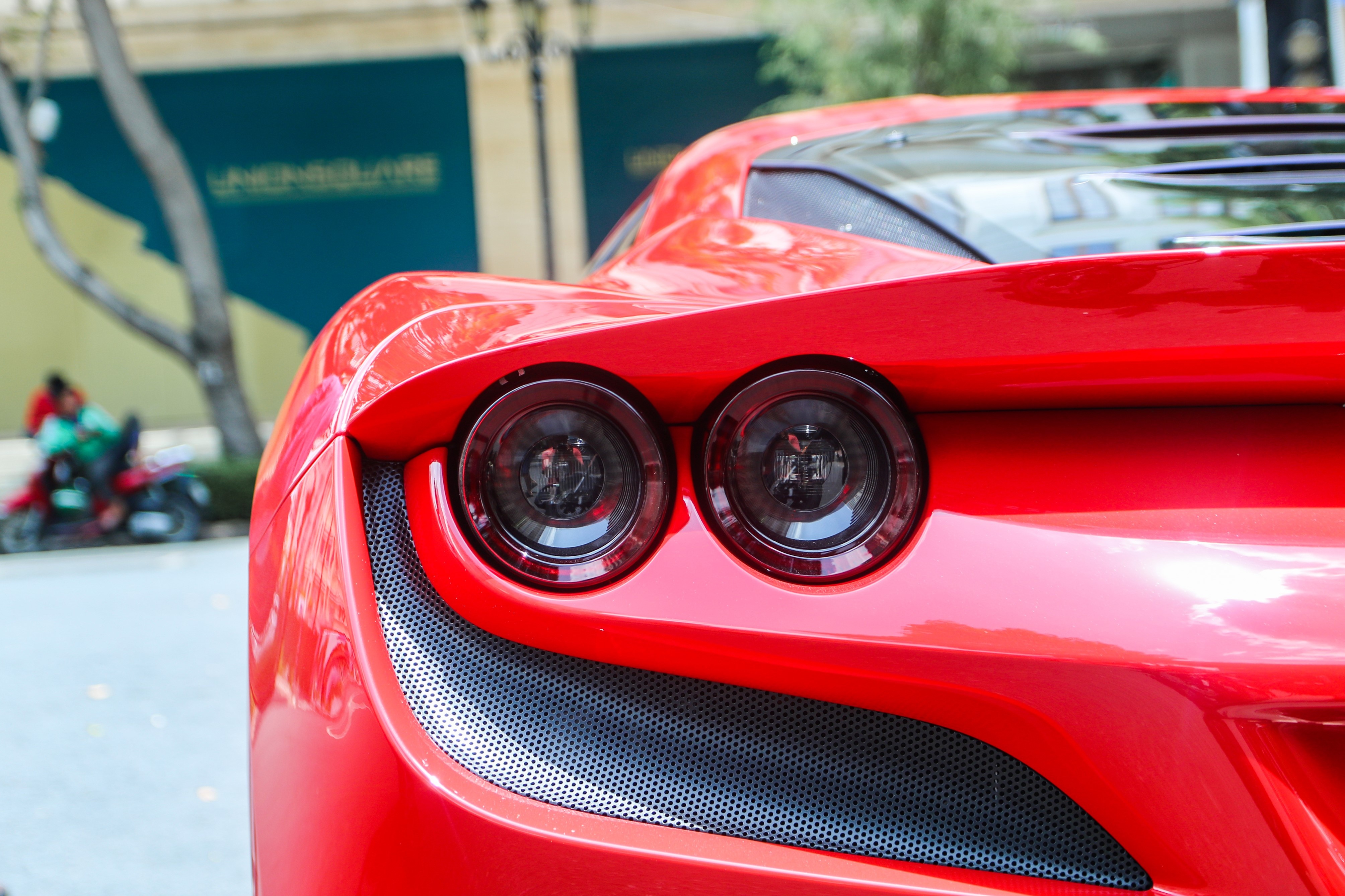 Chi tiet Ferrari F8 Tributo dau tien Viet Nam anh 9