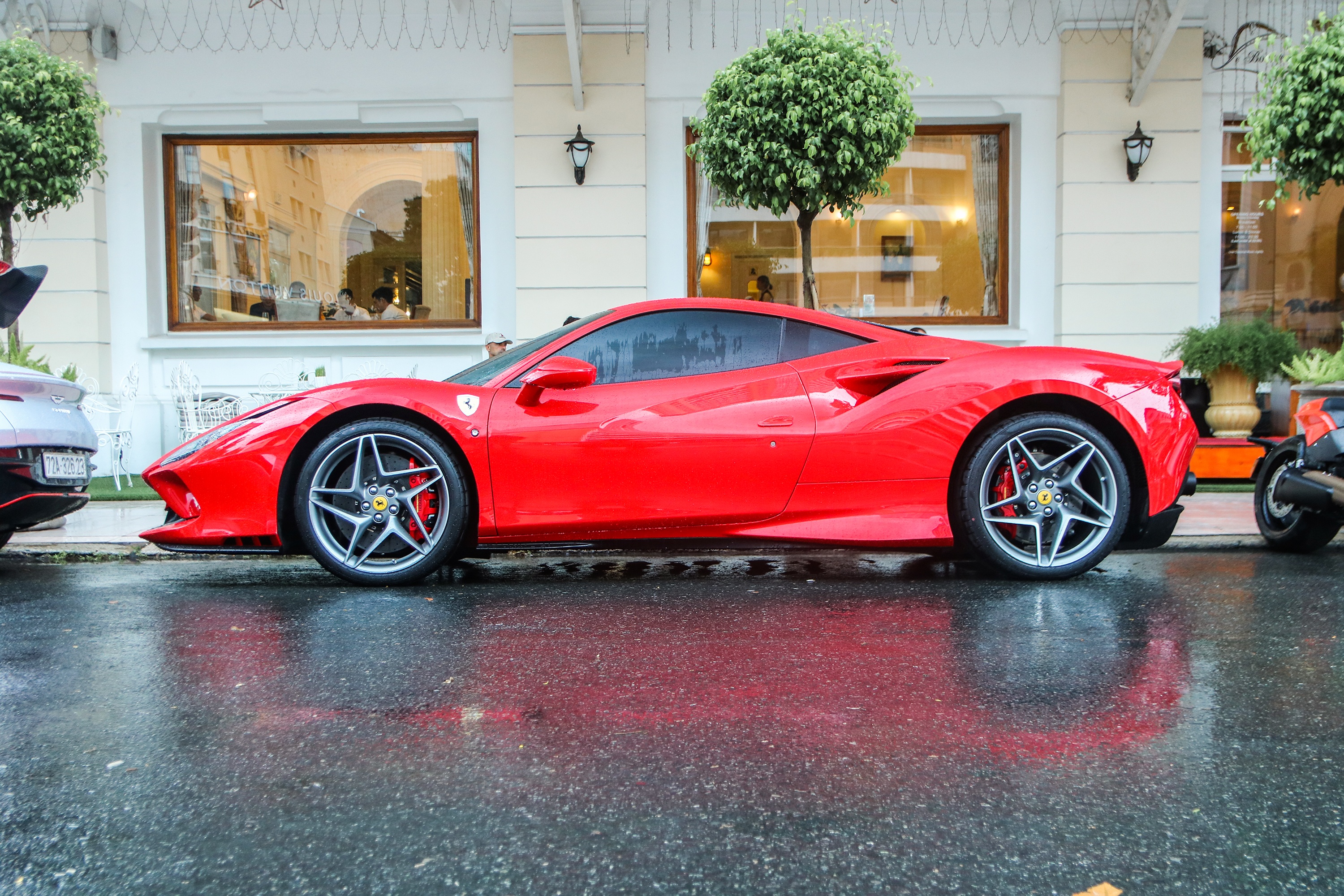 Chi tiet Ferrari F8 Tributo dau tien Viet Nam anh 3