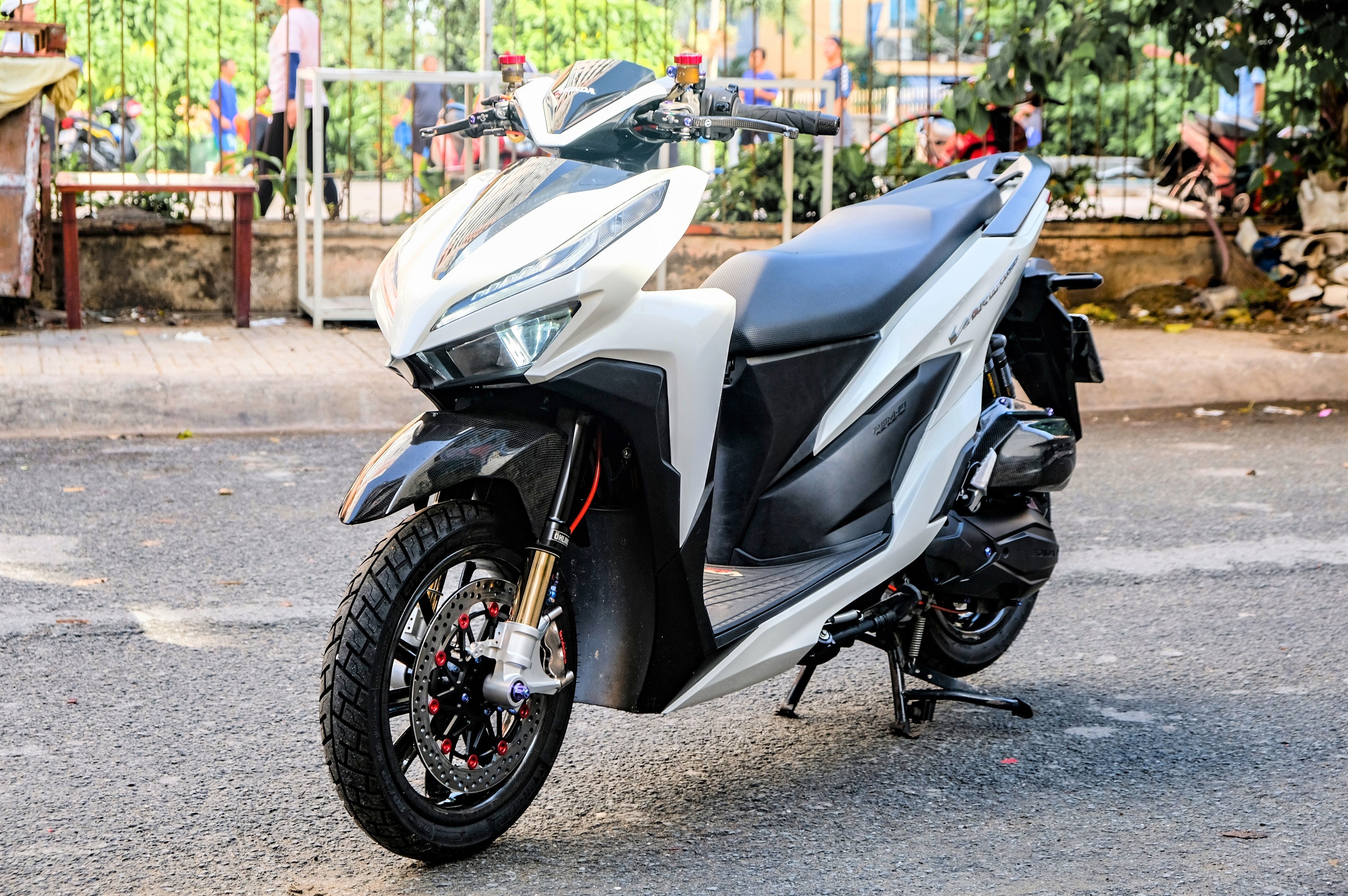 Biker Dong Thap chi hon 100 trieu de lot xac Honda Vario 150 hinh anh