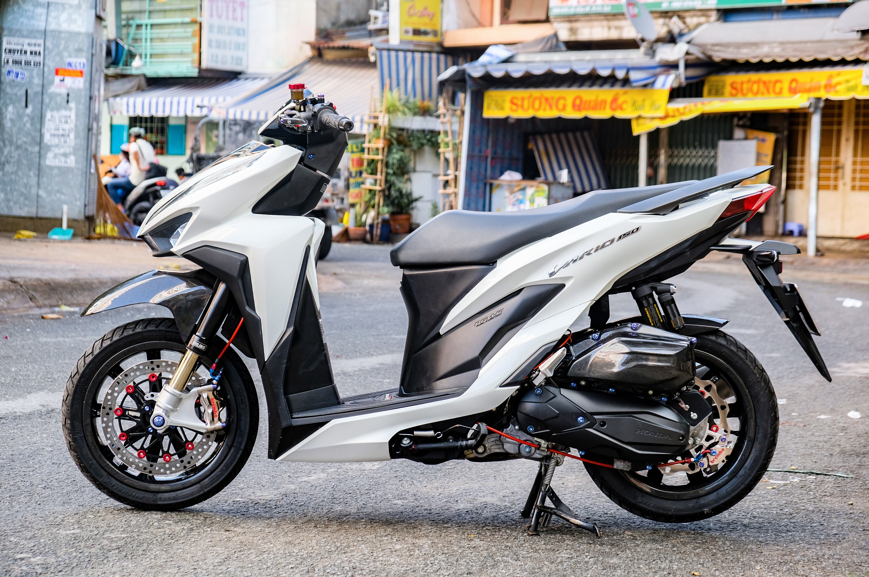 Biker Dong Thap chi hon 100 trieu do Honda Vario anh 2