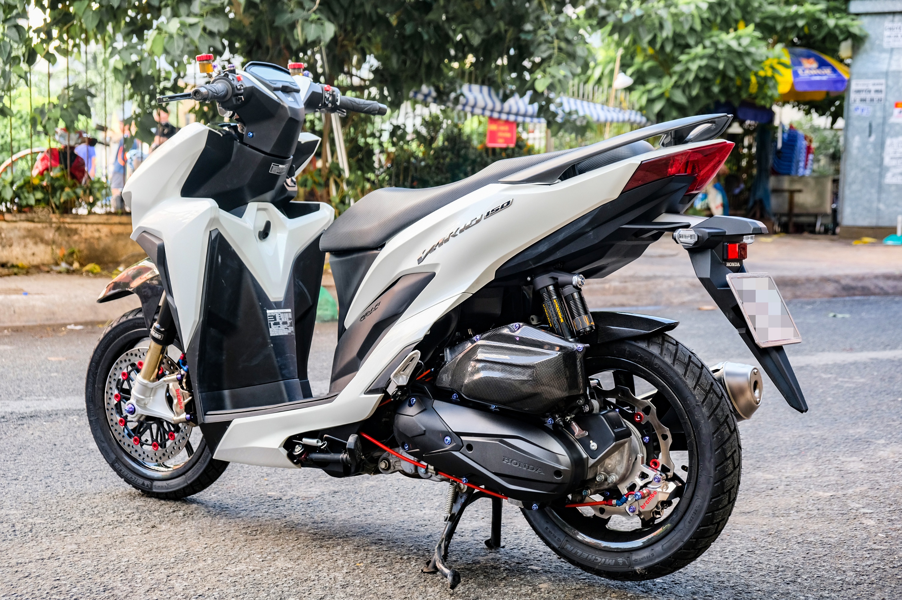 Biker Dong Thap chi hon 100 trieu do Honda Vario anh 3