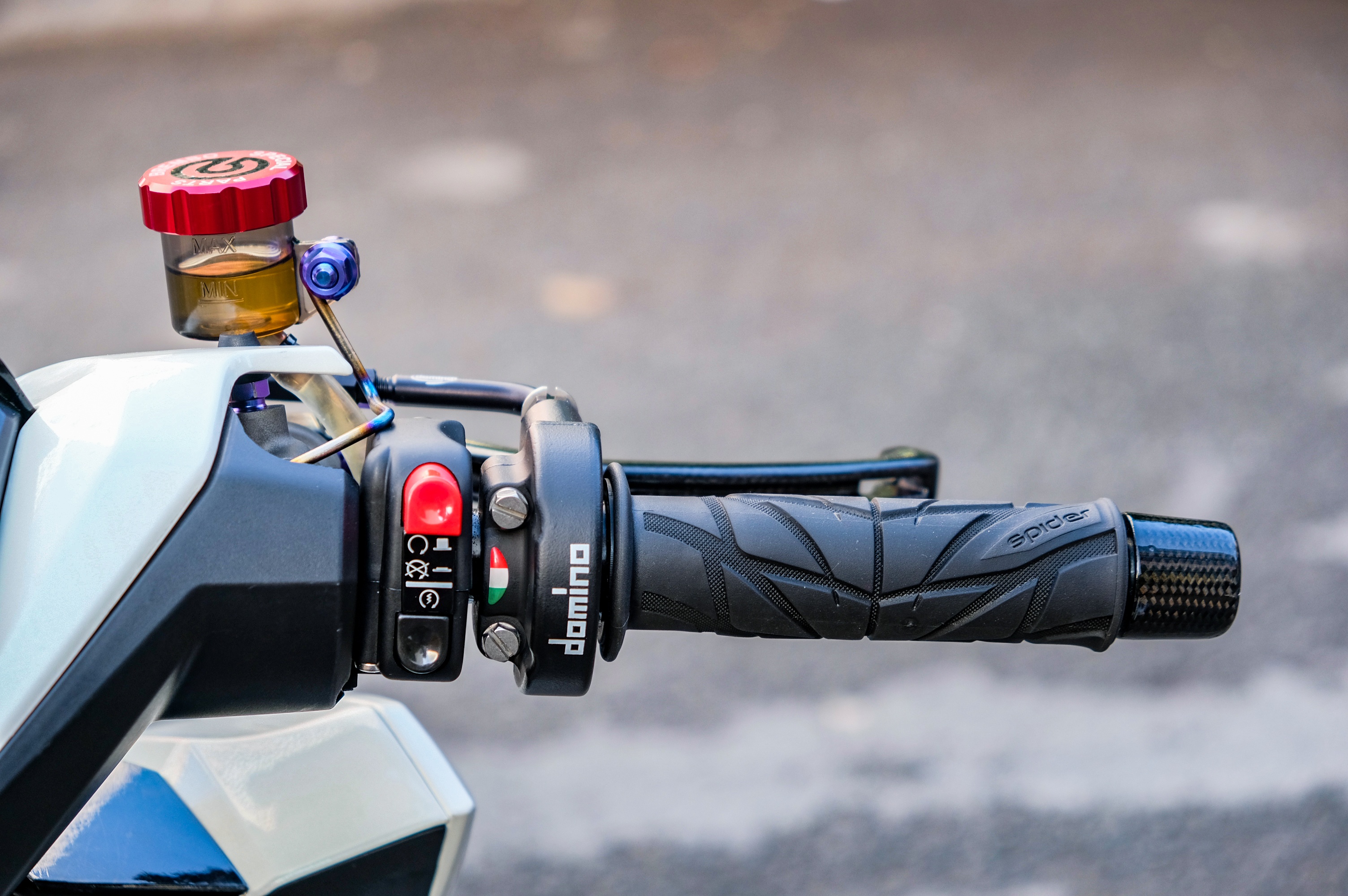 Biker Dong Thap chi hon 100 trieu do Honda Vario anh 5