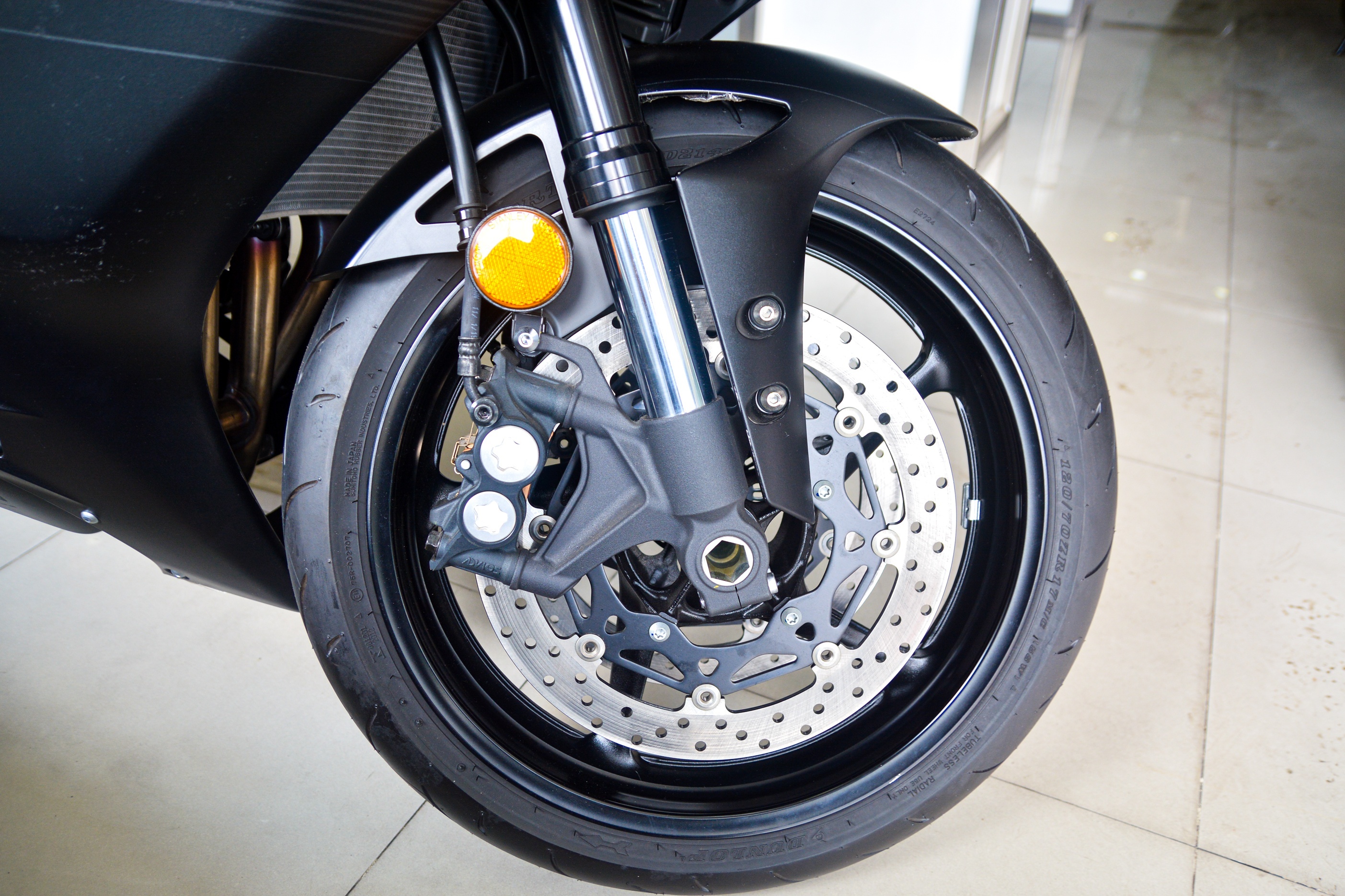 So sánh Yamaha R6 và Kawasaki ZX-6R ảnh 7 So sanh Yamaha R6 va Kawasaki ZX-6R anh 7