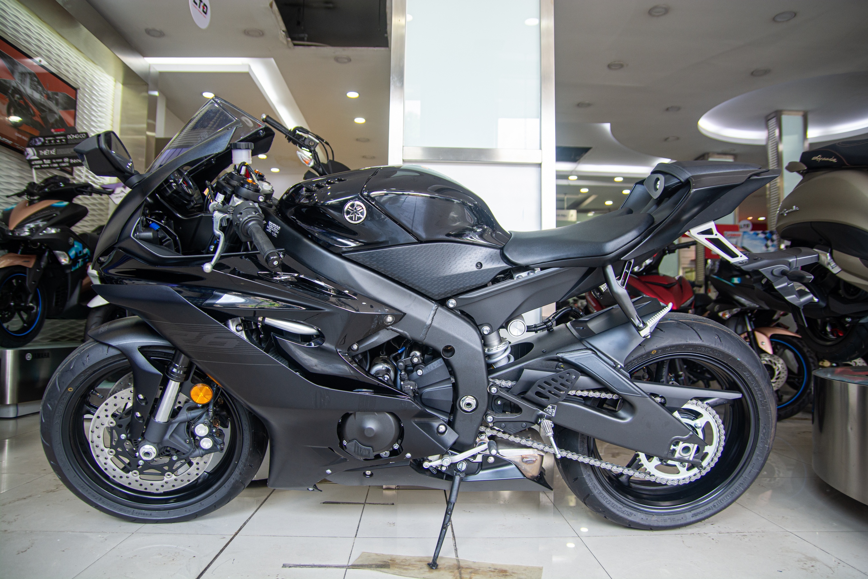 So sánh Yamaha R6 và Kawasaki ZX-6R ảnh 11 So sanh Yamaha R6 va Kawasaki ZX-6R anh 11