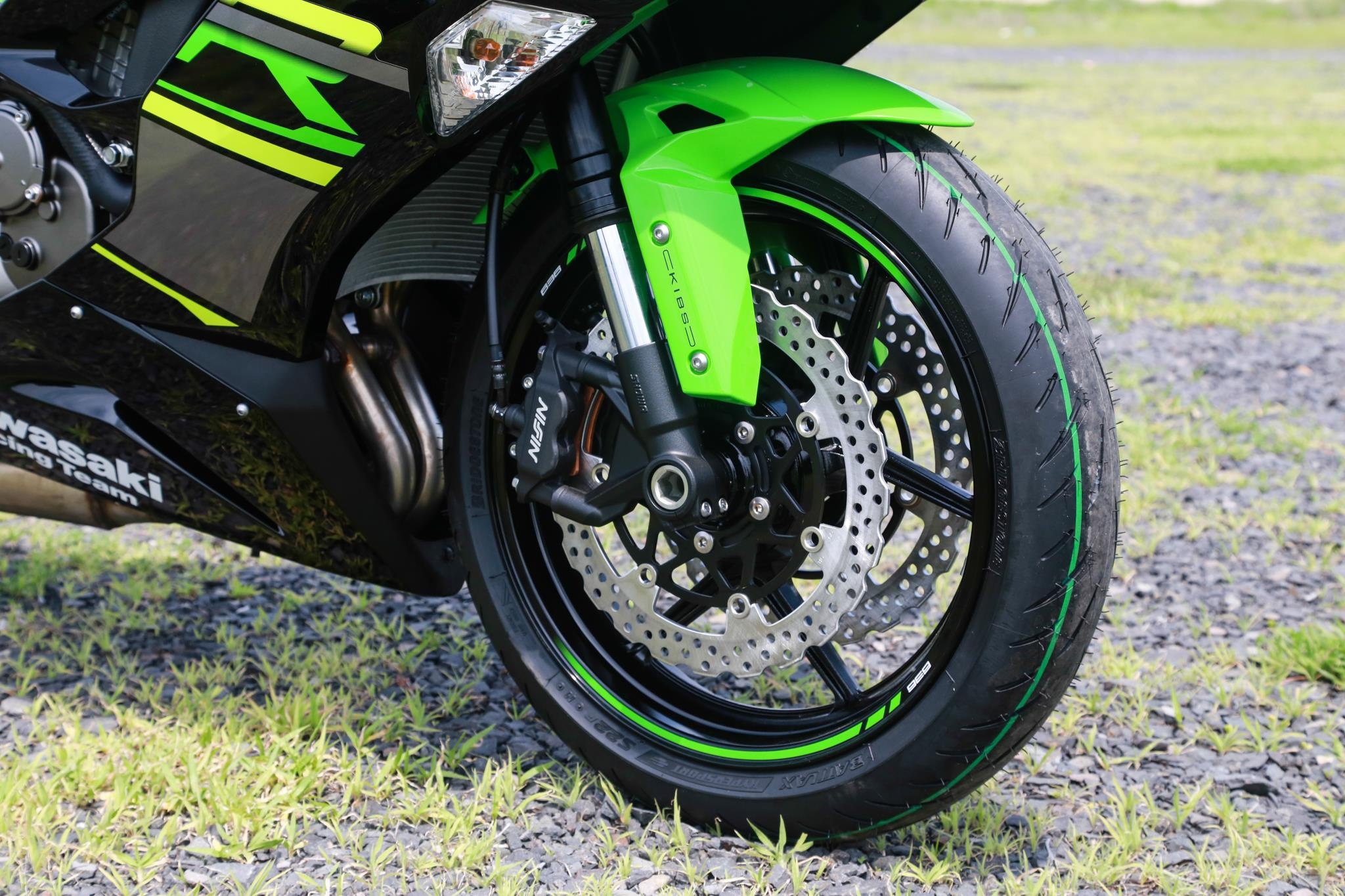 So sánh Yamaha R6 và Kawasaki ZX-6R ảnh 8 So sanh Yamaha R6 va Kawasaki ZX-6R anh 8