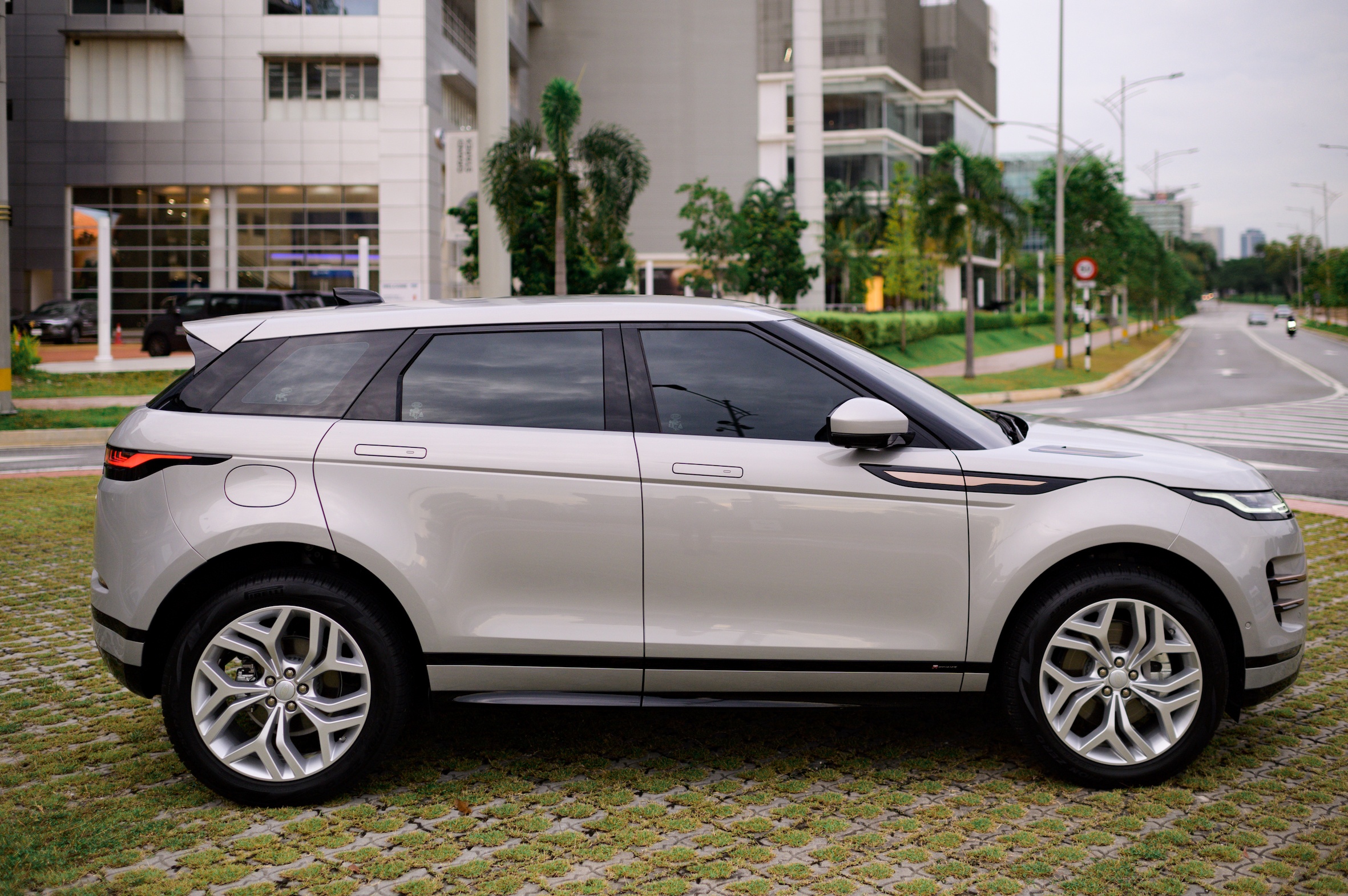 Range Rover Evoque 2020 co gia tu 99.500 USD anh 3