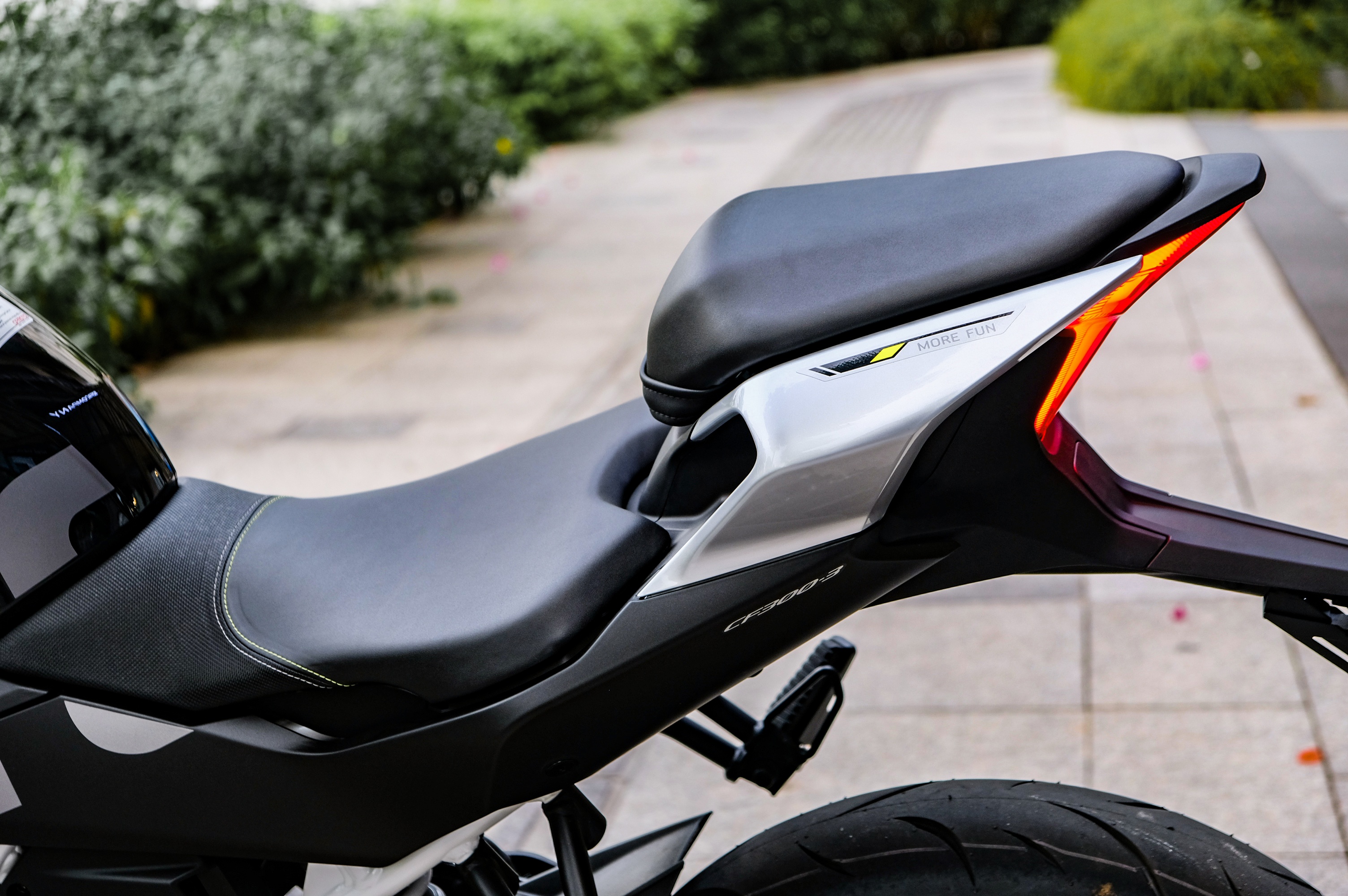 CFMoto 300SR đấu Yamaha R3 ảnh 7 CFMoto 300SR dau Yamaha R3 anh 7