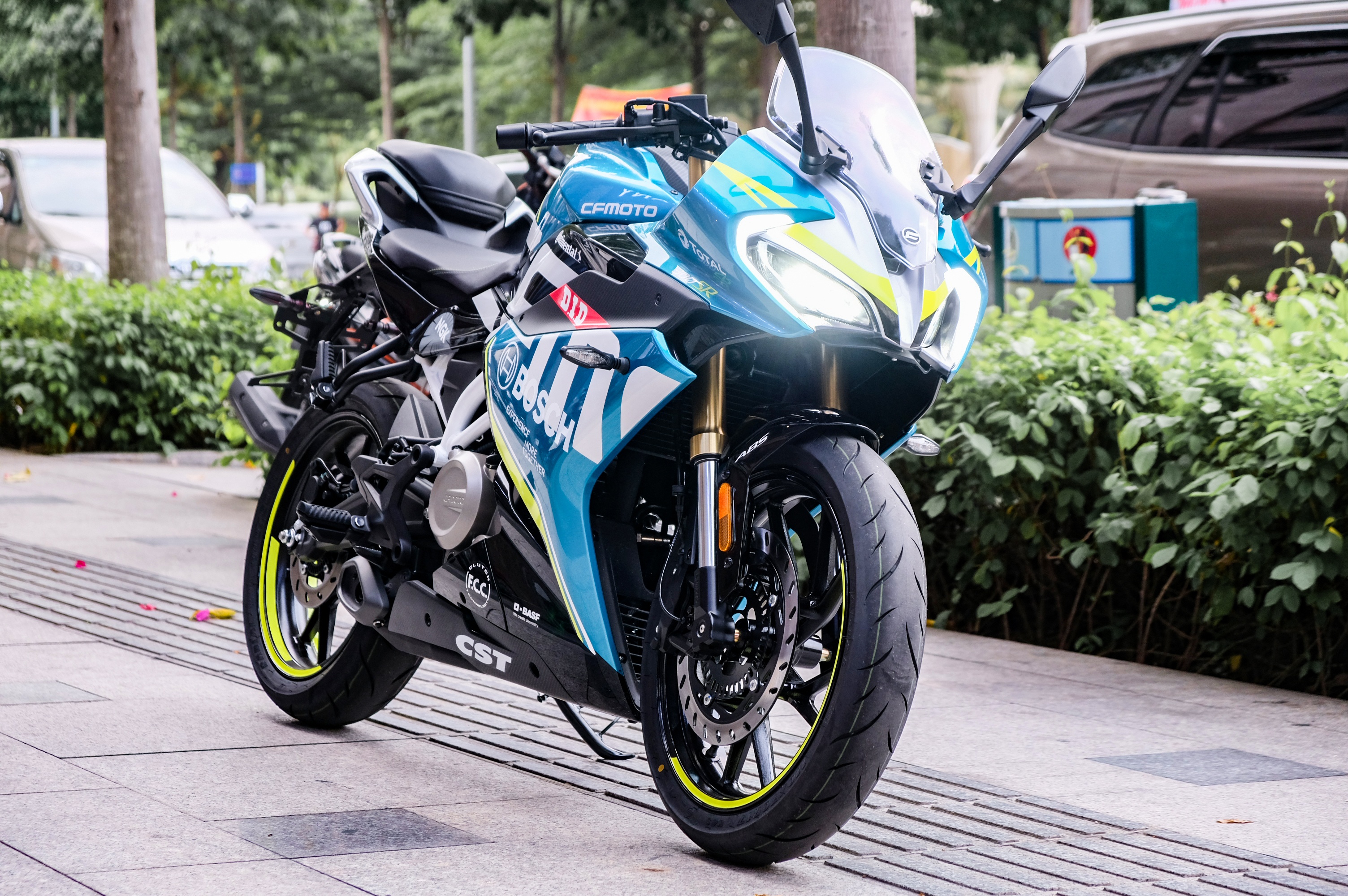 CFMoto 300SR tai Viet Nam anh 1