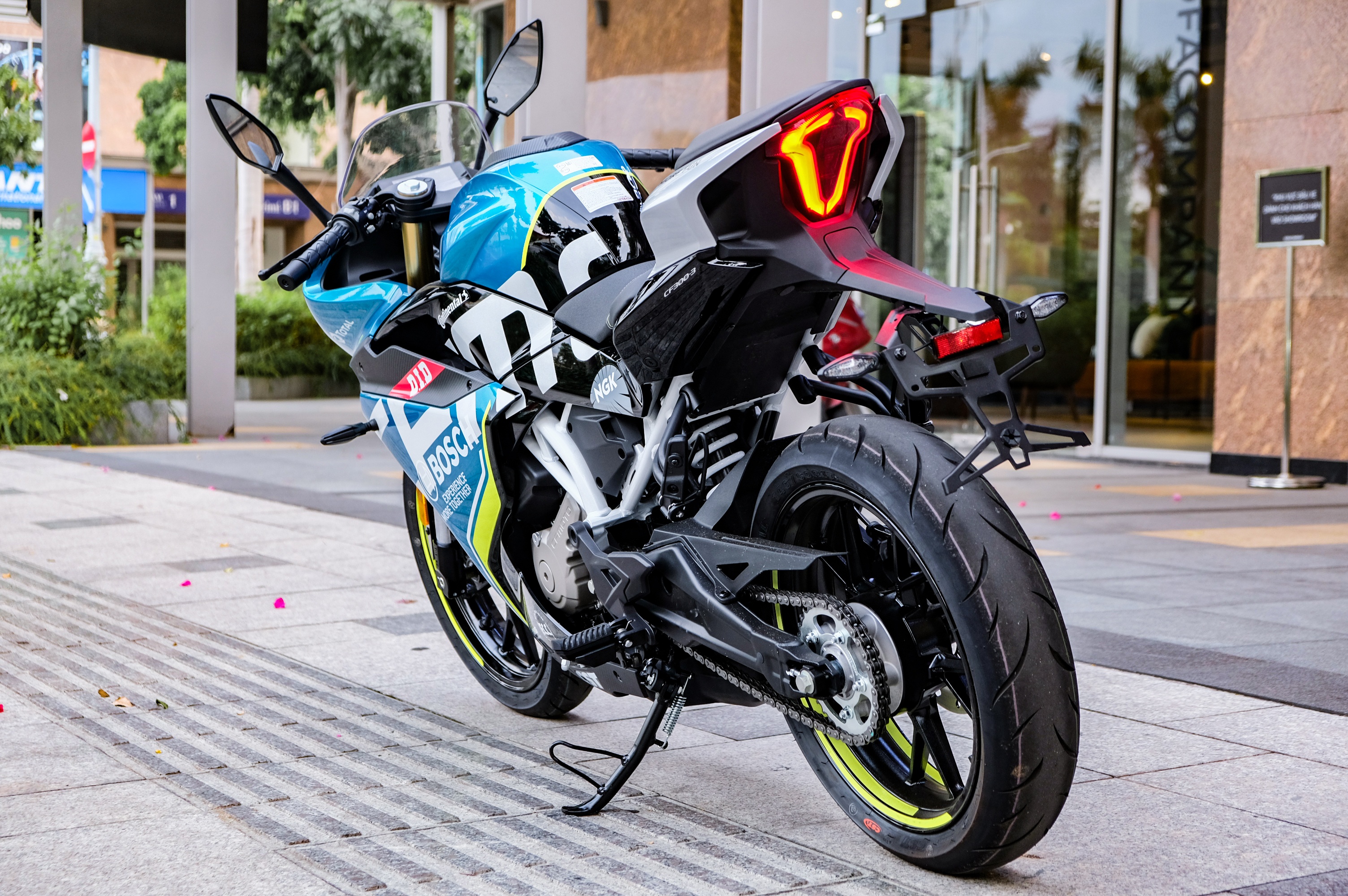 CFMoto 300SR đấu Yamaha R3 ảnh 5 CFMoto 300SR dau Yamaha R3 anh 5