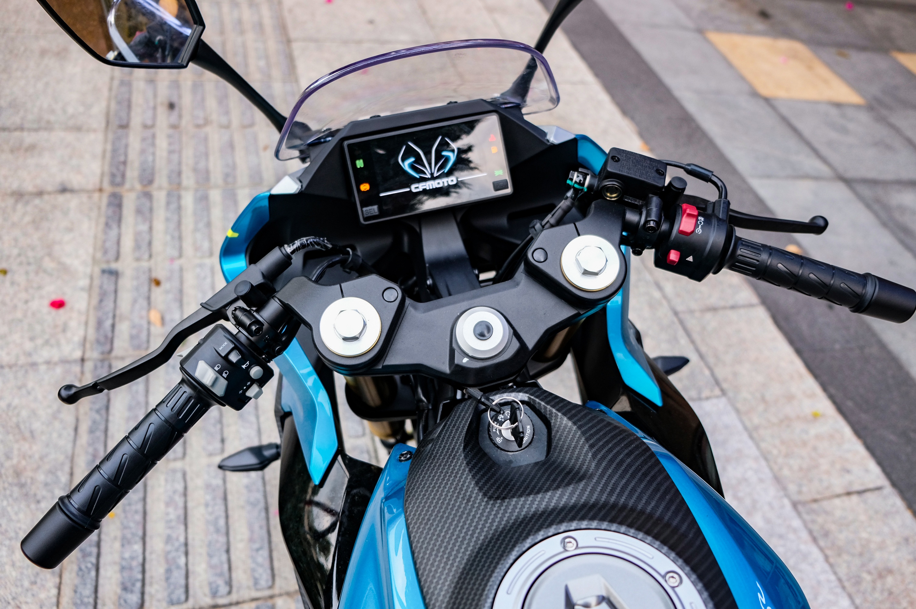 CFMoto 300SR tai Viet Nam anh 8