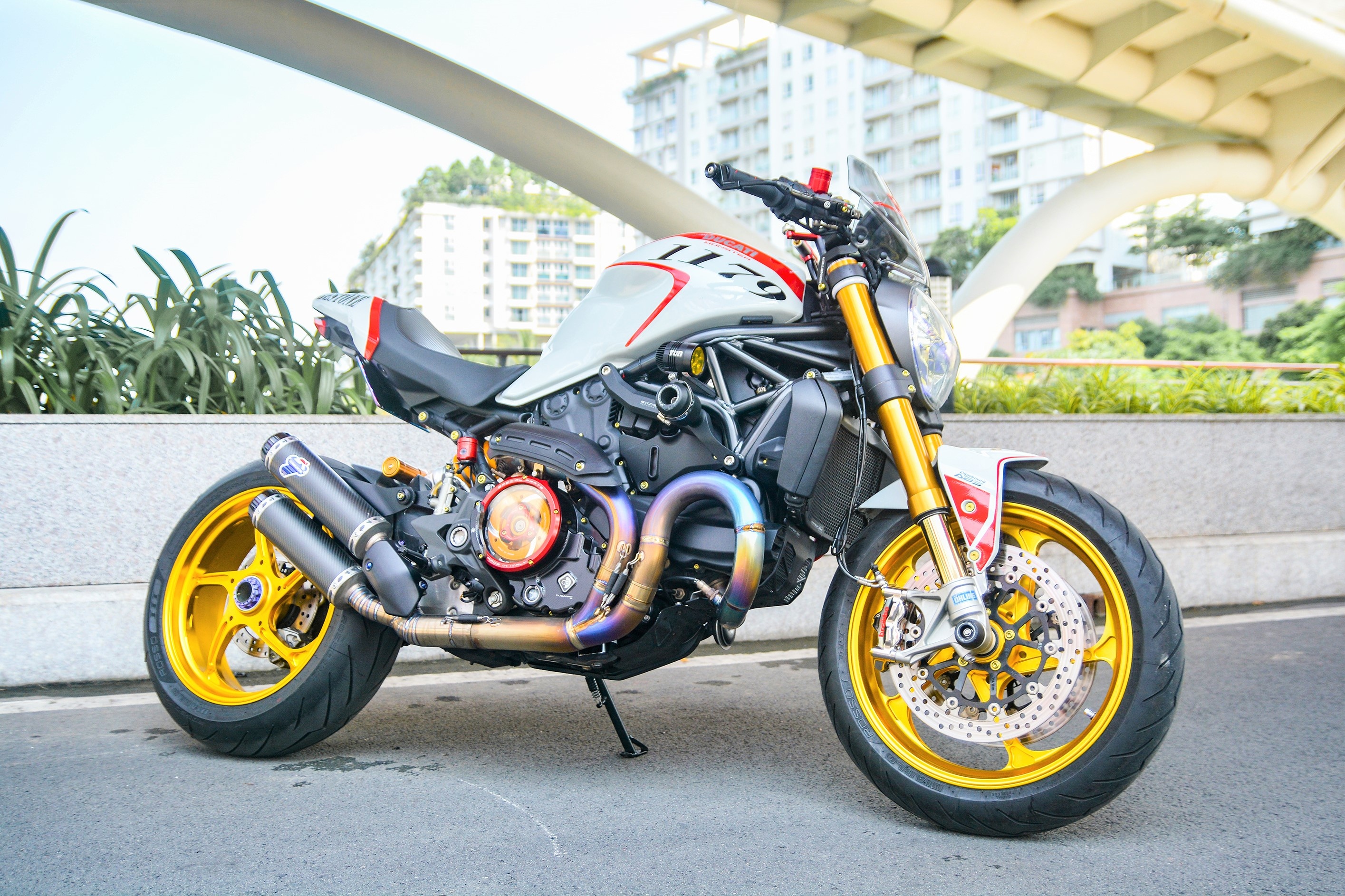 Biker Tay Ninh chi 500 trieu lot xac Ducati Monster 821 hinh anh