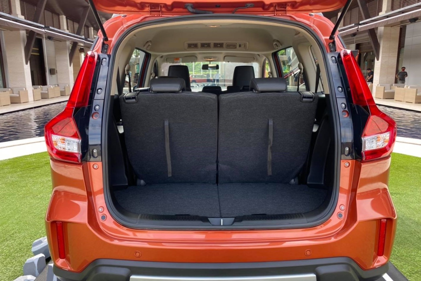 Suzuki XL7 ra mắt tại Thái Lan ảnh 4 Suzuki XL7 ra mat tai Thai Lan anh 4