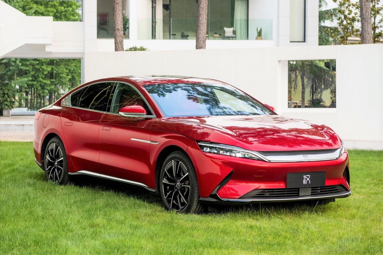 BYD Han ra mat - xe dien Trung Quoc tang toc nhu xe the thao hinh anh