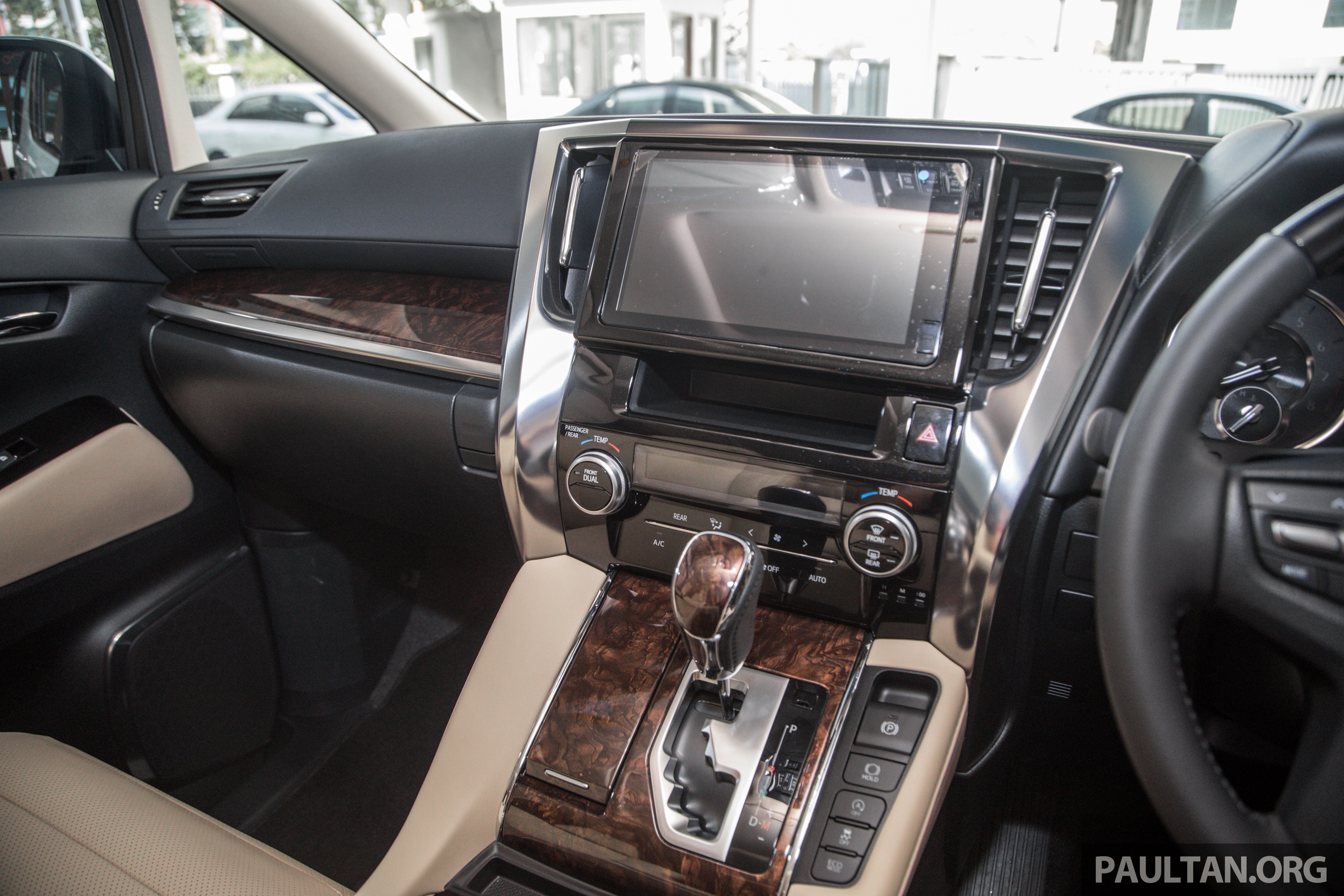 Toyota Alphard do thanh Lexus LM anh 5