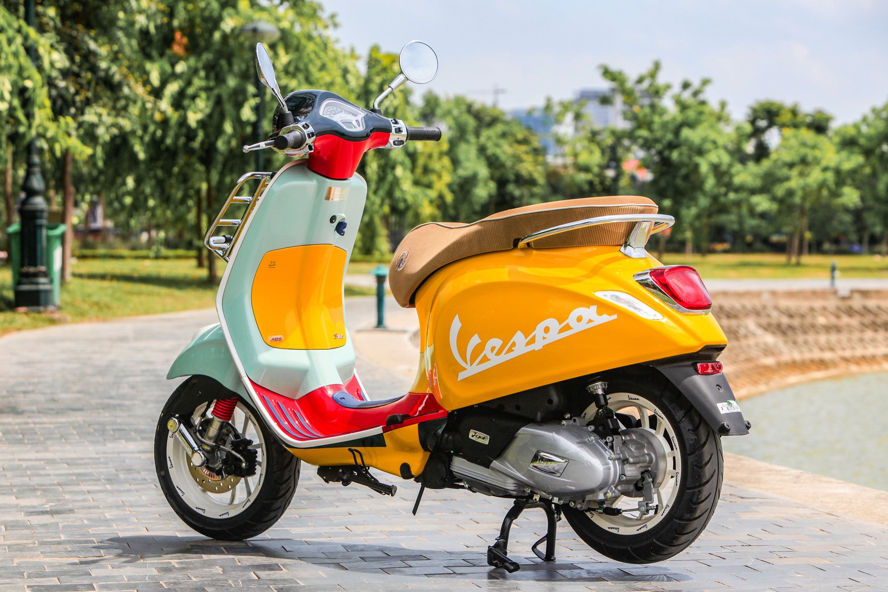 Chi tiết Vespa Primavera Sean Wotherspoon tại Việt Nam ảnh 2 Chi tiet Vespa Primavera Sean Wotherspoon tai Viet Nam anh 2