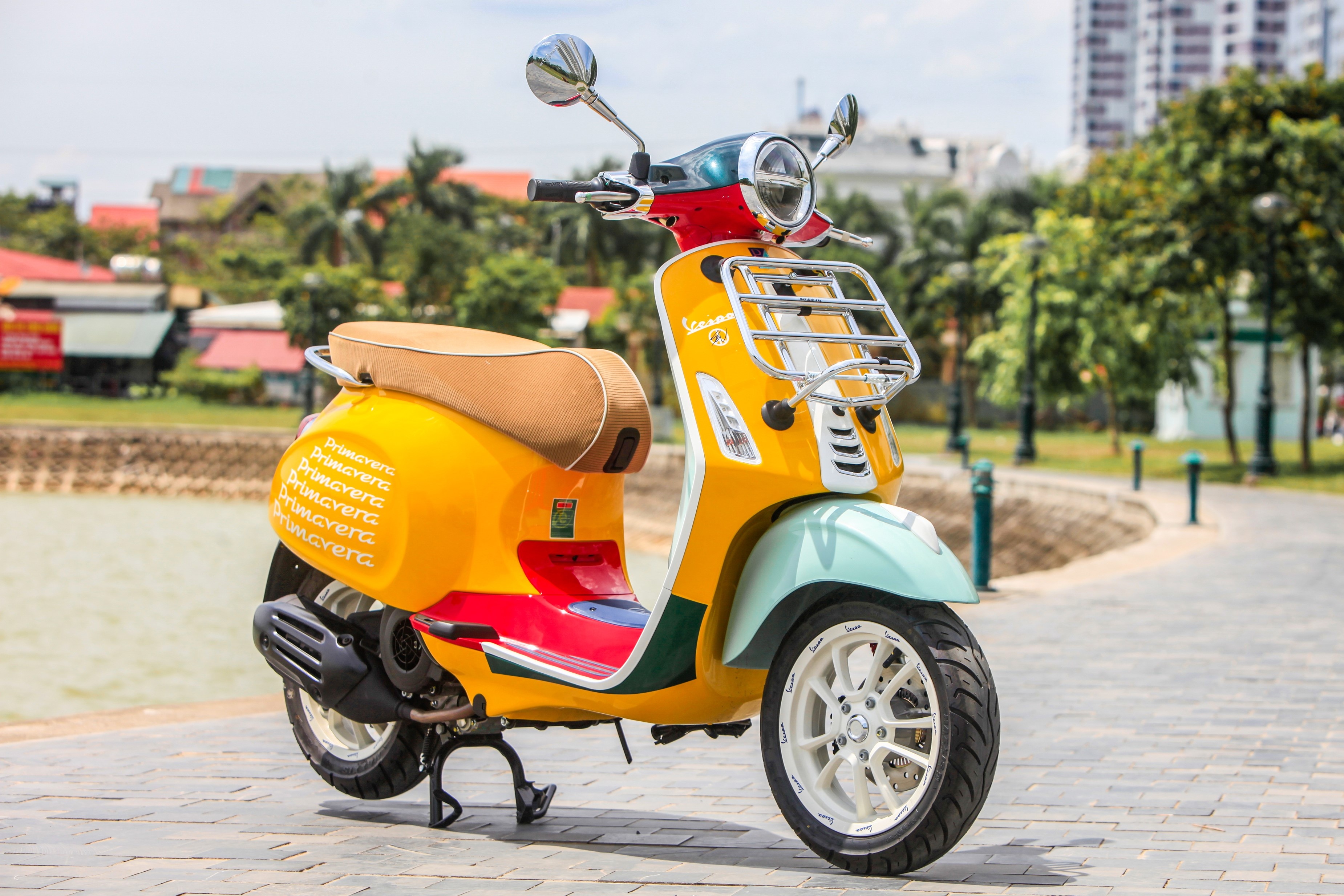 Chi tiết Vespa Primavera Sean Wotherspoon tại Việt Nam ảnh 1 Chi tiet Vespa Primavera Sean Wotherspoon tai Viet Nam anh 1