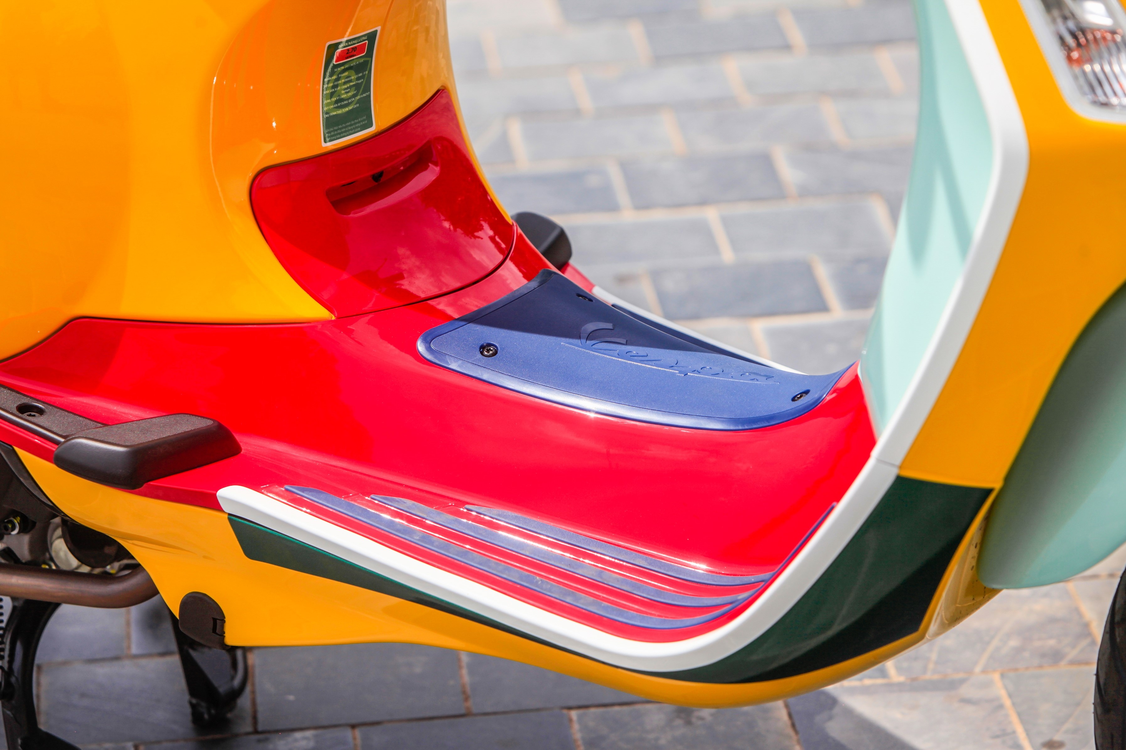 Chi tiết Vespa Primavera Sean Wotherspoon tại Việt Nam ảnh 10 Chi tiet Vespa Primavera Sean Wotherspoon tai Viet Nam anh 10