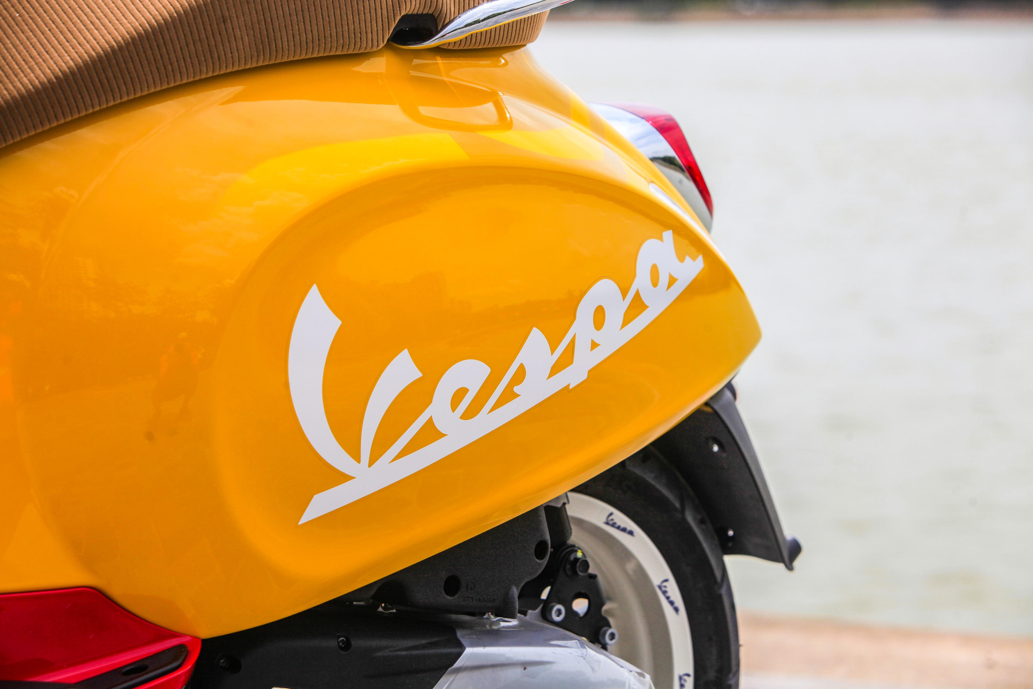 Chi tiết Vespa Primavera Sean Wotherspoon tại Việt Nam ảnh 8 Chi tiet Vespa Primavera Sean Wotherspoon tai Viet Nam anh 8