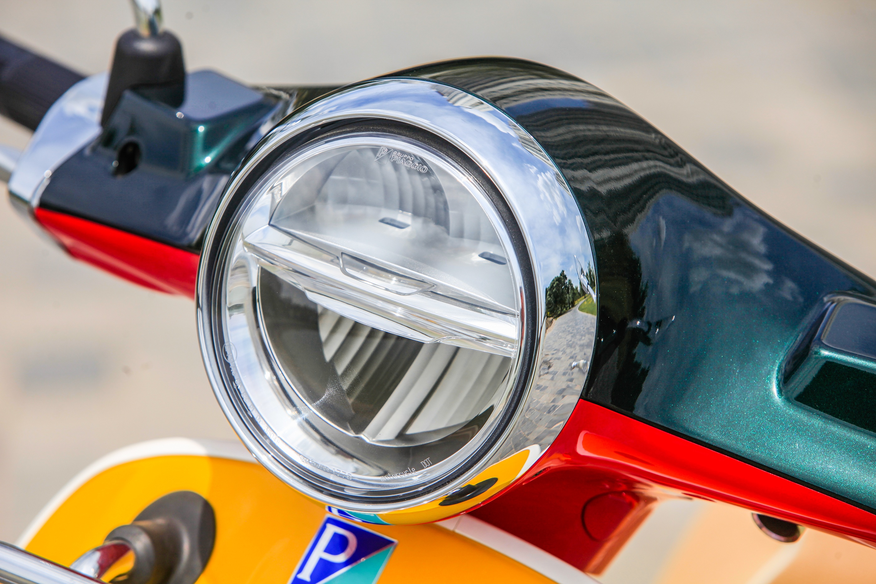 Chi tiết Vespa Primavera Sean Wotherspoon tại Việt Nam ảnh 5 Chi tiet Vespa Primavera Sean Wotherspoon tai Viet Nam anh 5