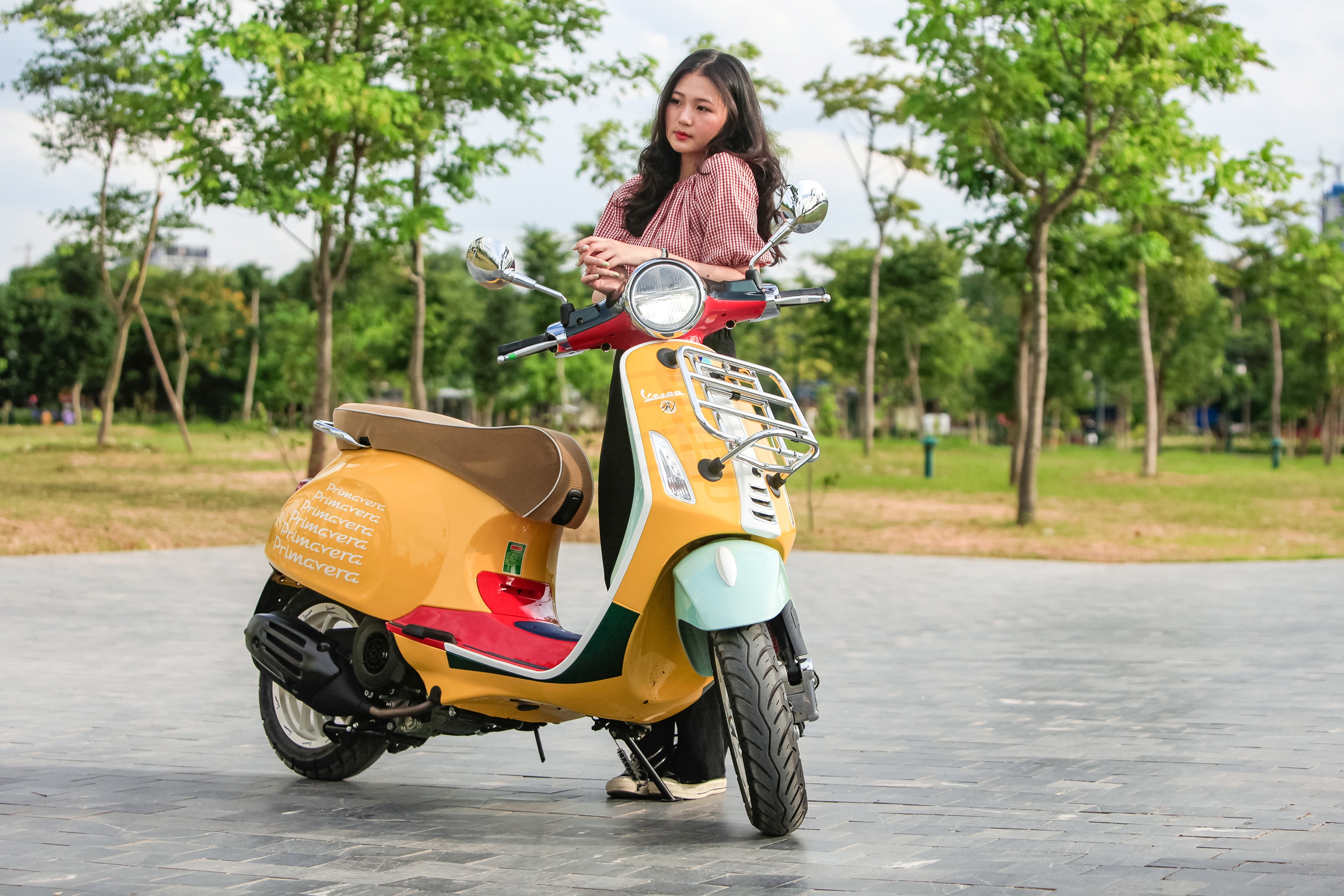 Chi tiet Vespa Primavera ban gioi han 50 chiec tai VN, gia 135 trieu hinh anh