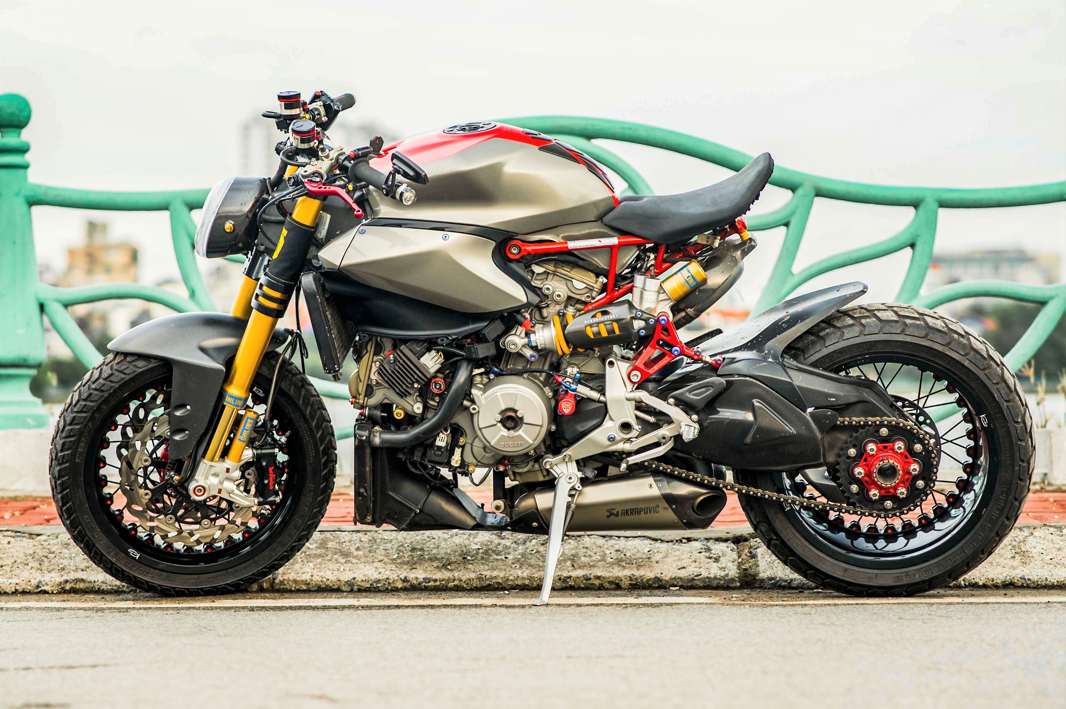 Ducati 1199 Panigale S bien hinh thanh cafe racer cua biker Ha Noi hinh anh
