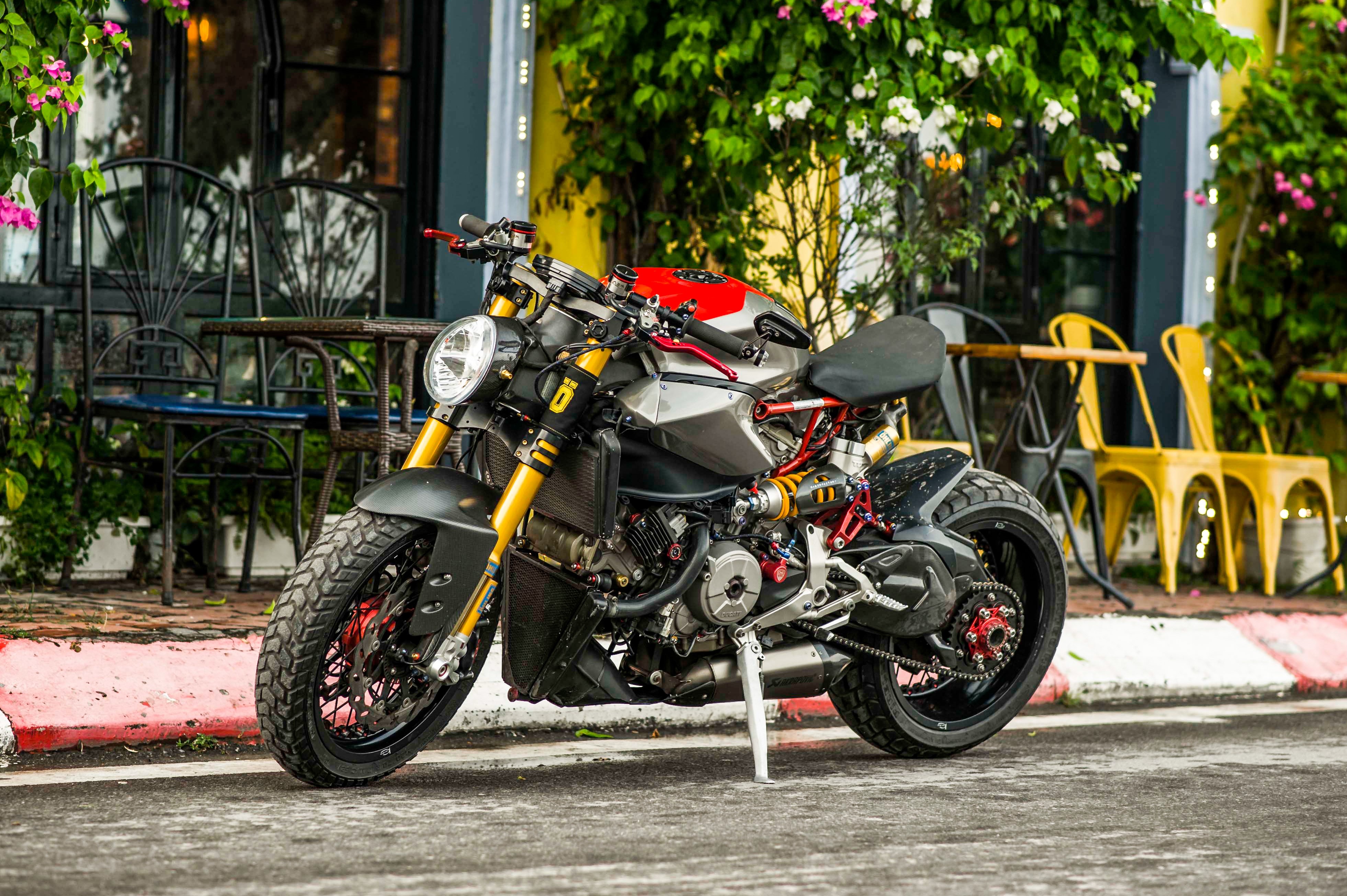 Ducati 1199 Panigale S do cafe racer anh 1