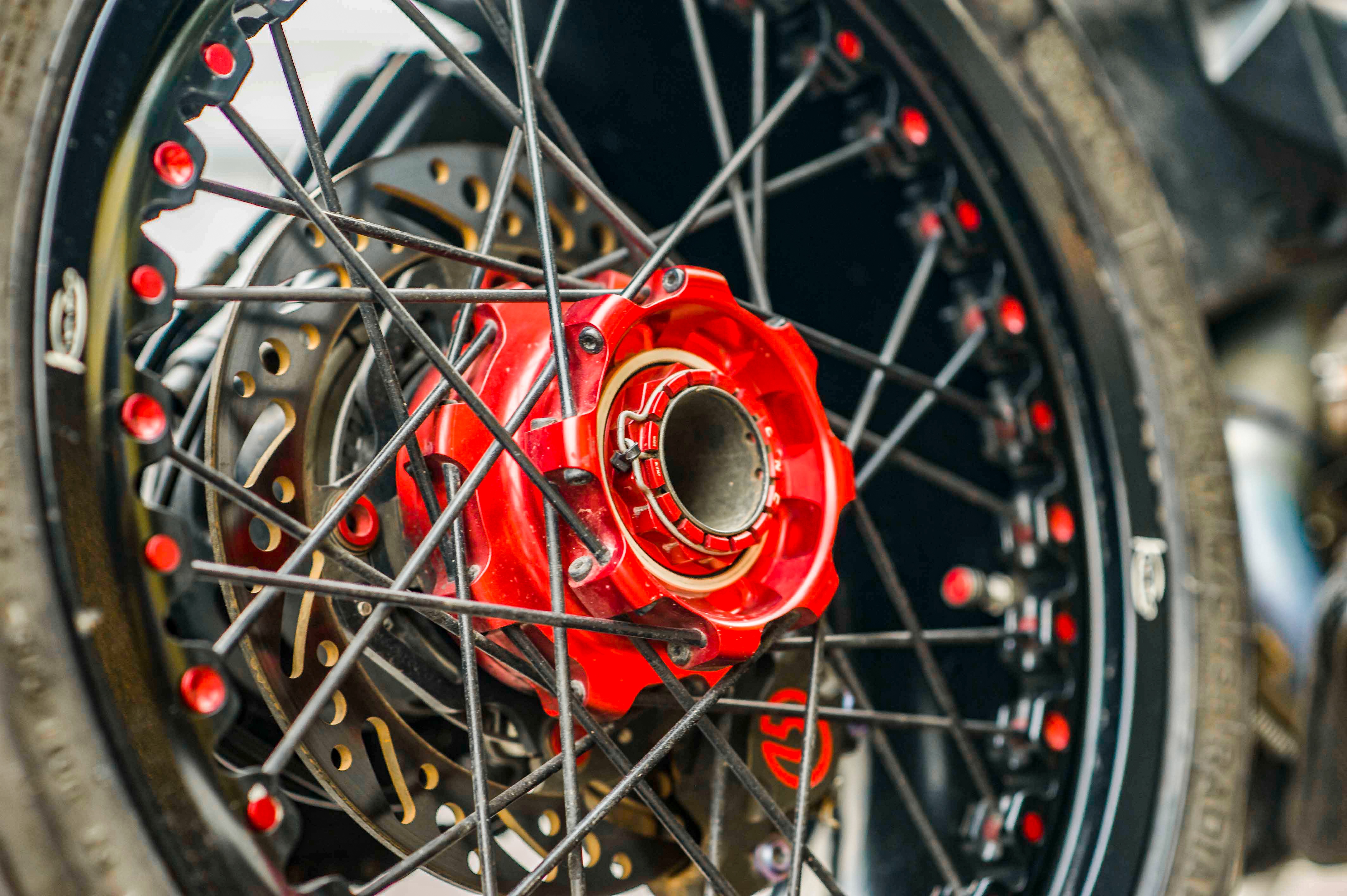 Ducati 1199 Panigale S do cafe racer anh 9