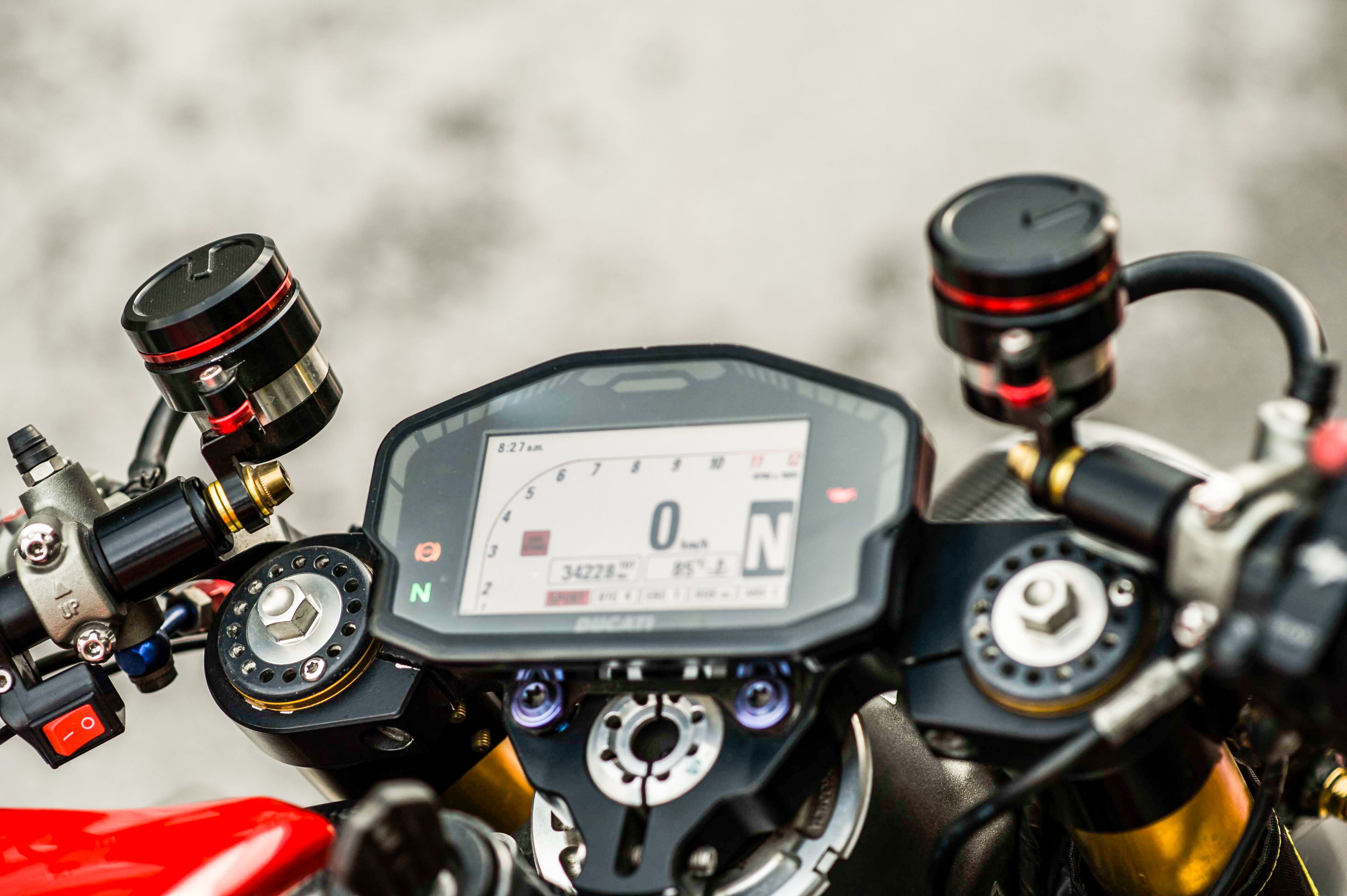 Ducati 1199 Panigale S do cafe racer anh 8