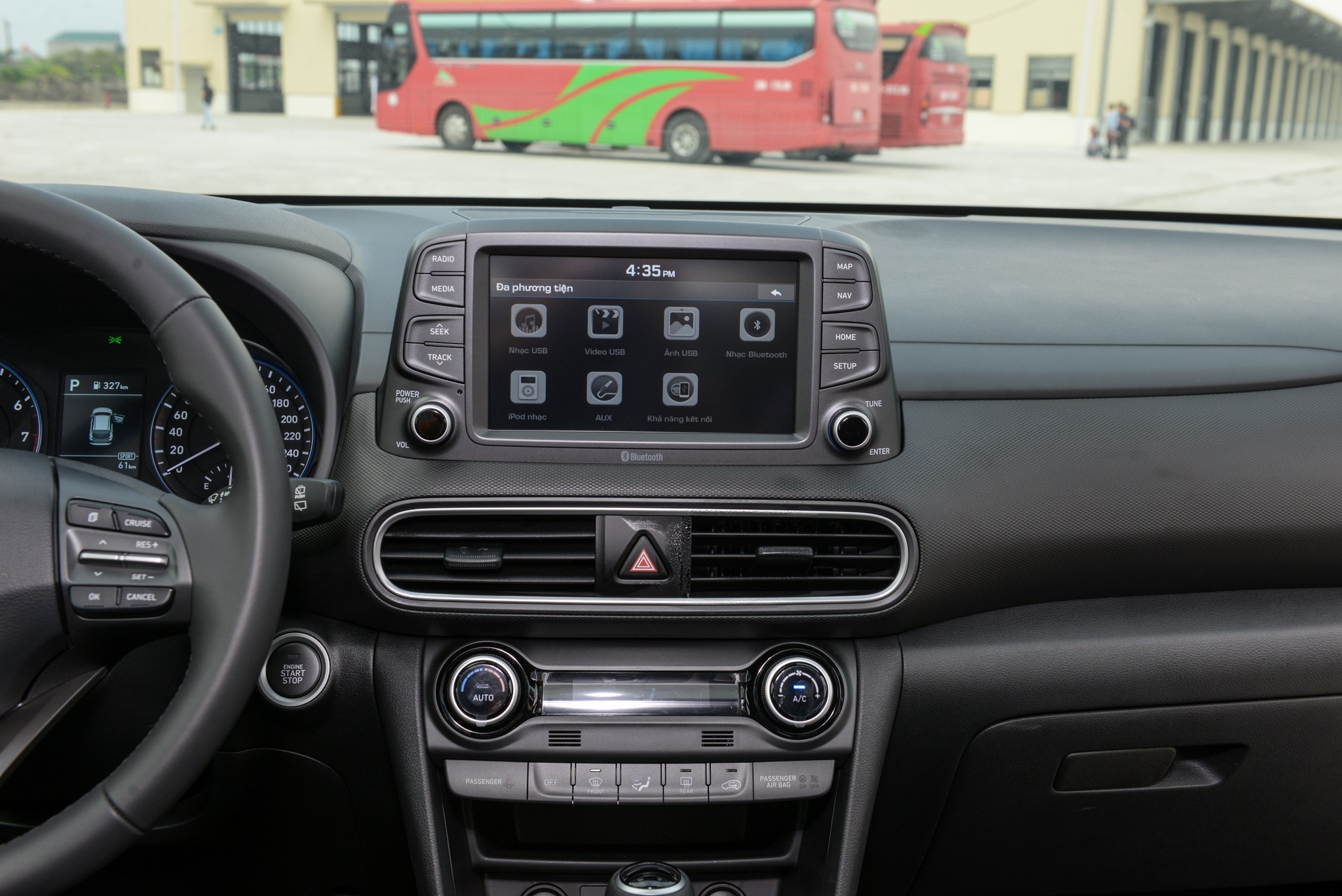 Chọn Kia Seltos 1.4 Premium hay Hyundai Kona 1.6 Turbo? ảnh 12 Chon Kia Seltos 1.4 Premium hay Hyundai Kona 1.6 Turbo? anh 12