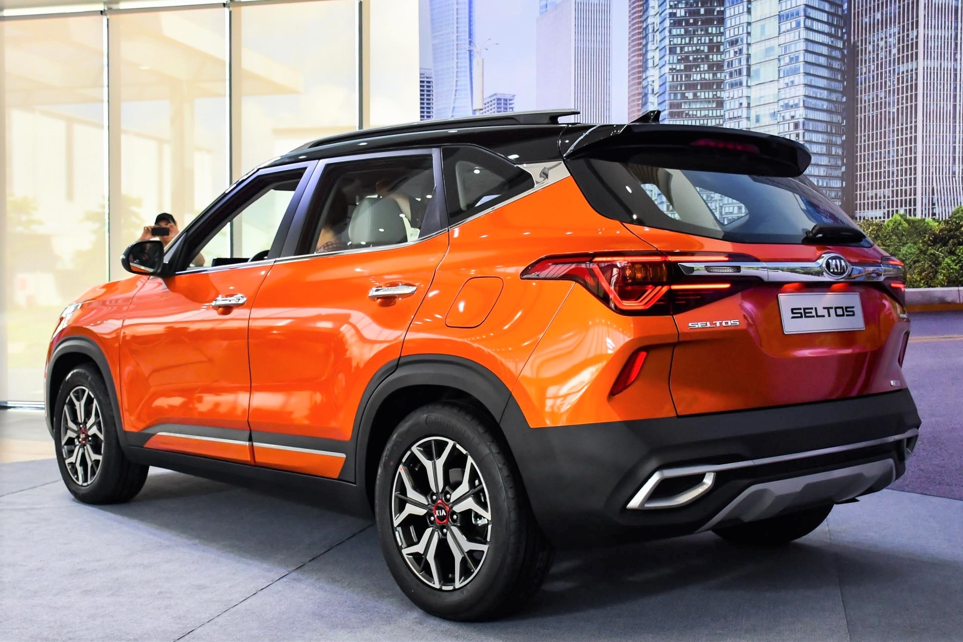 Chọn Kia Seltos 1.4 Premium hay Hyundai Kona 1.6 Turbo? ảnh 5 Chon Kia Seltos 1.4 Premium hay Hyundai Kona 1.6 Turbo? anh 5