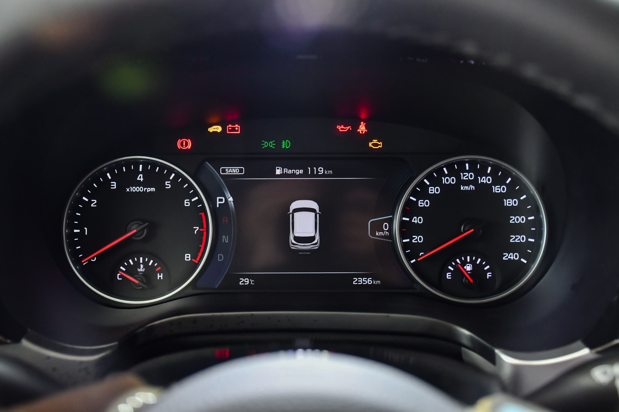 Chọn Kia Seltos 1.4 Premium hay Hyundai Kona 1.6 Turbo? ảnh 15 Chon Kia Seltos 1.4 Premium hay Hyundai Kona 1.6 Turbo? anh 15