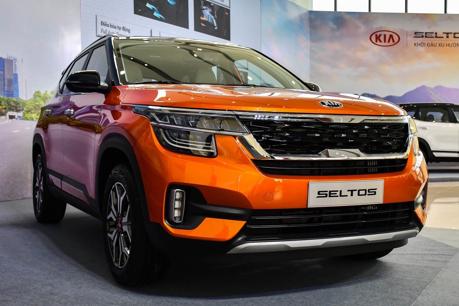 Chọn Kia Seltos 1.4 Premium hay Hyundai Kona 1.6 Turbo? ảnh 1 Chon Kia Seltos 1.4 Premium hay Hyundai Kona 1.6 Turbo? anh 1